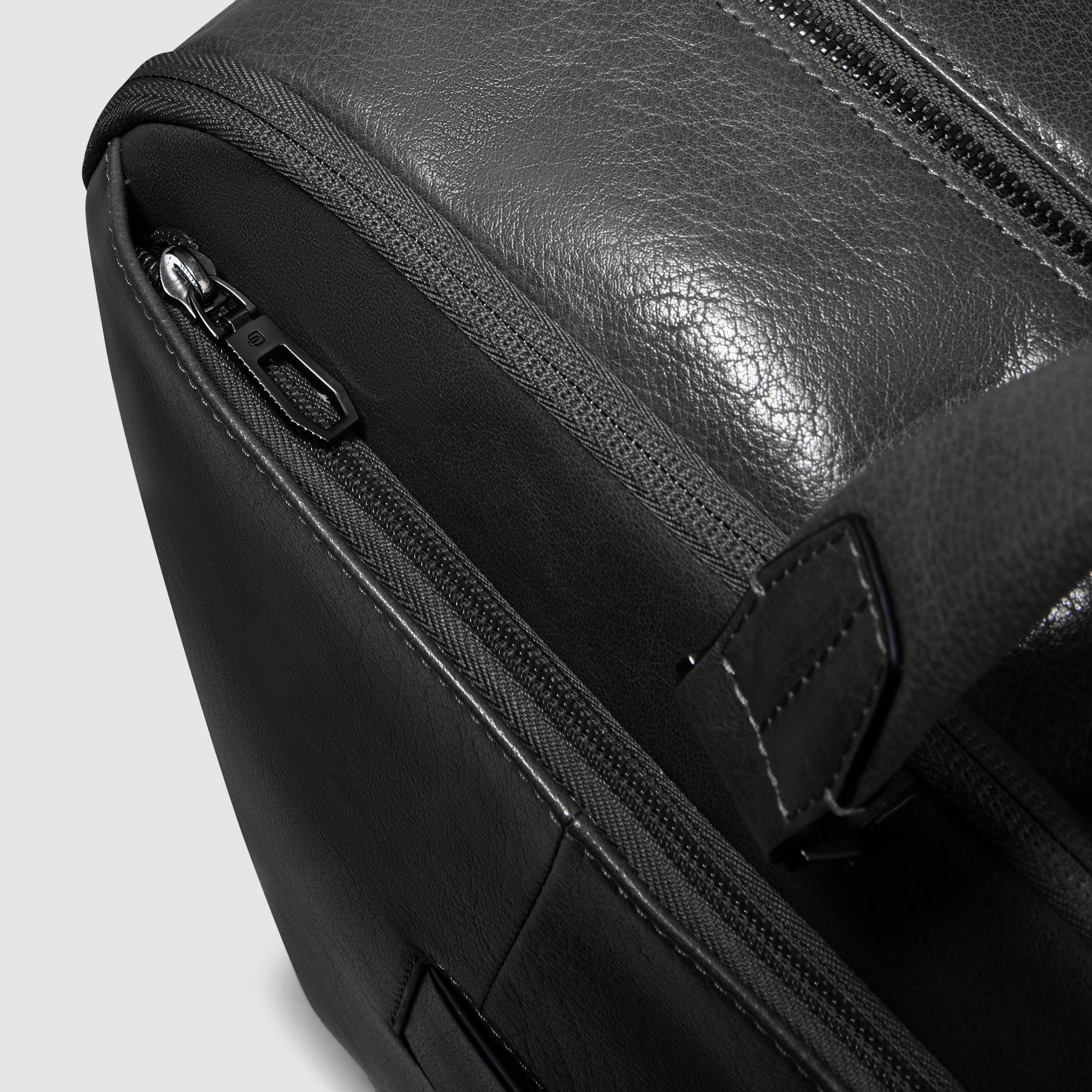 Personalizable duffel bag