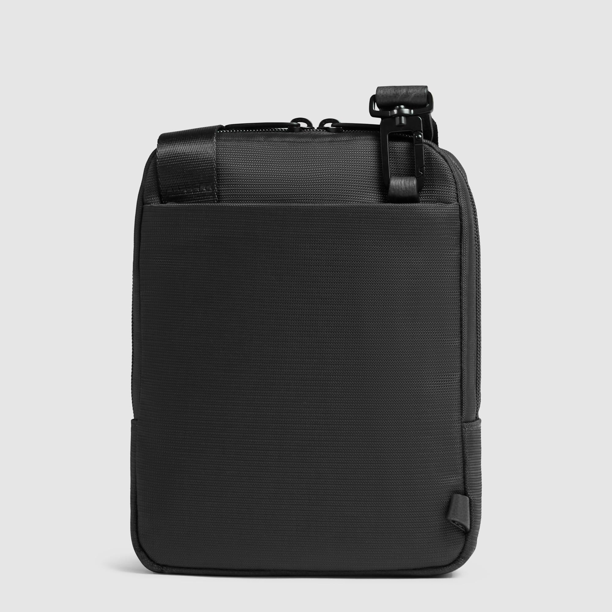 Men's crossbody bag in recycled fabric