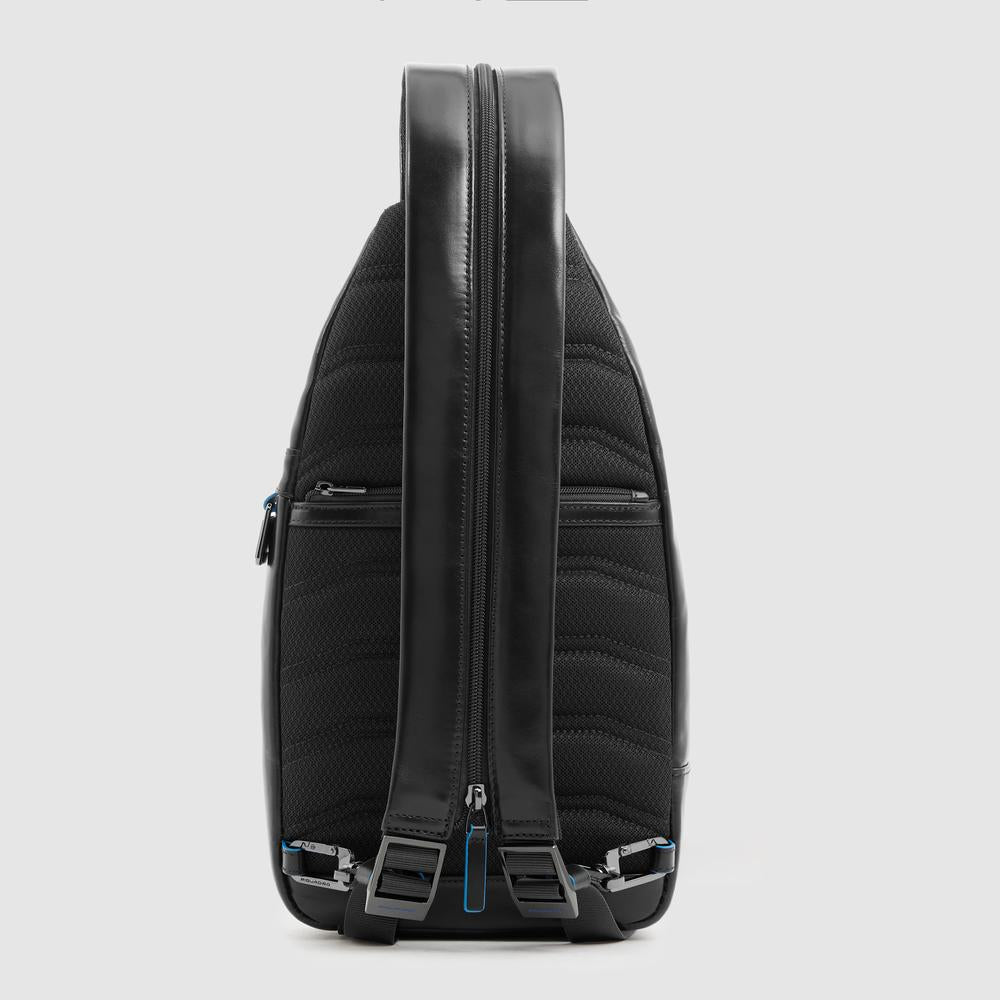 Sling bag im iPad®-Format - 3