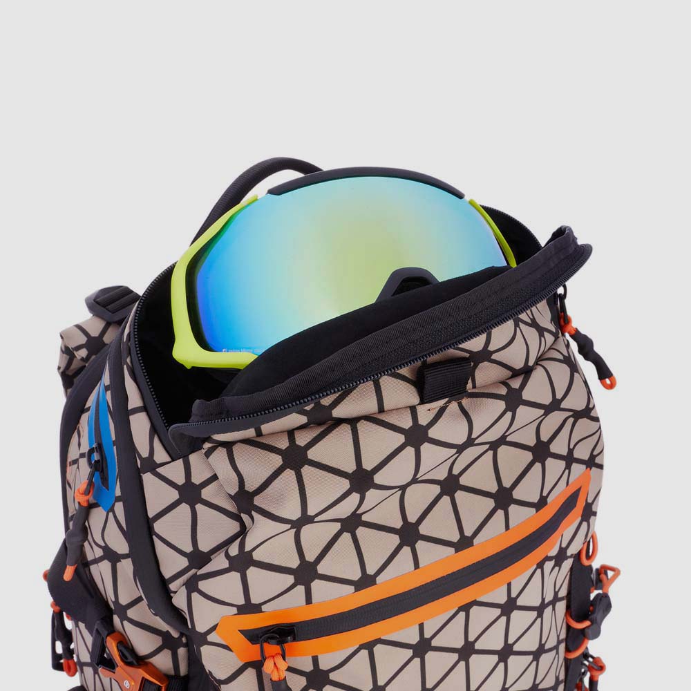 Ski mountaineering and trekking backpack