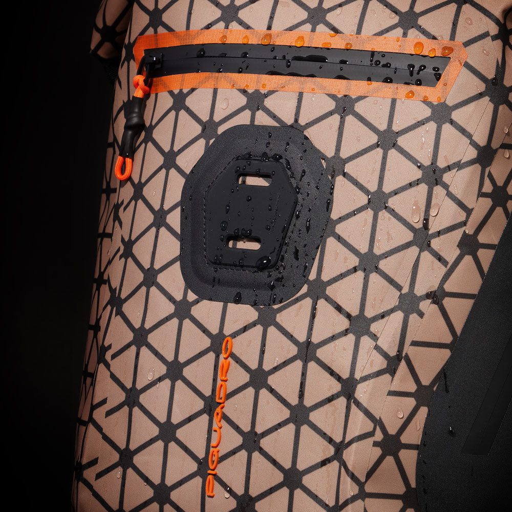 Watertight backpack with roll top fastening