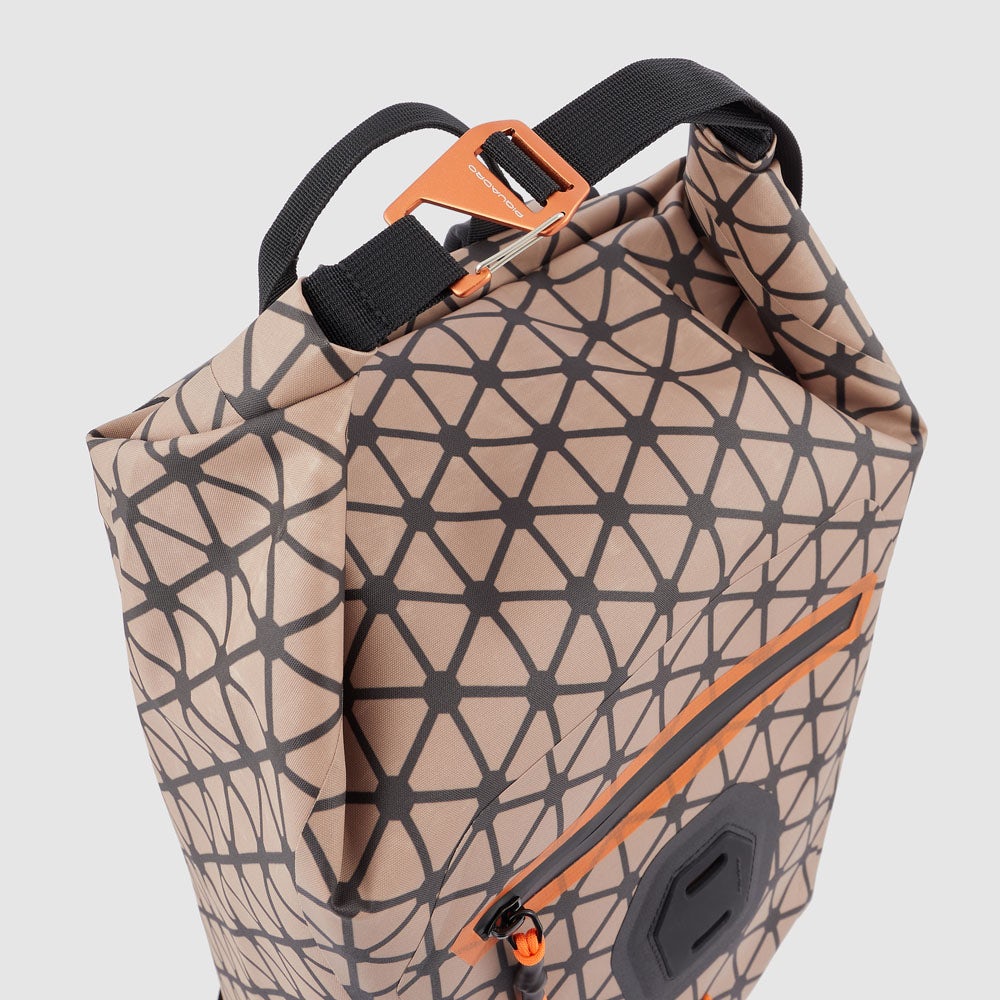 Watertight backpack with roll top fastening
