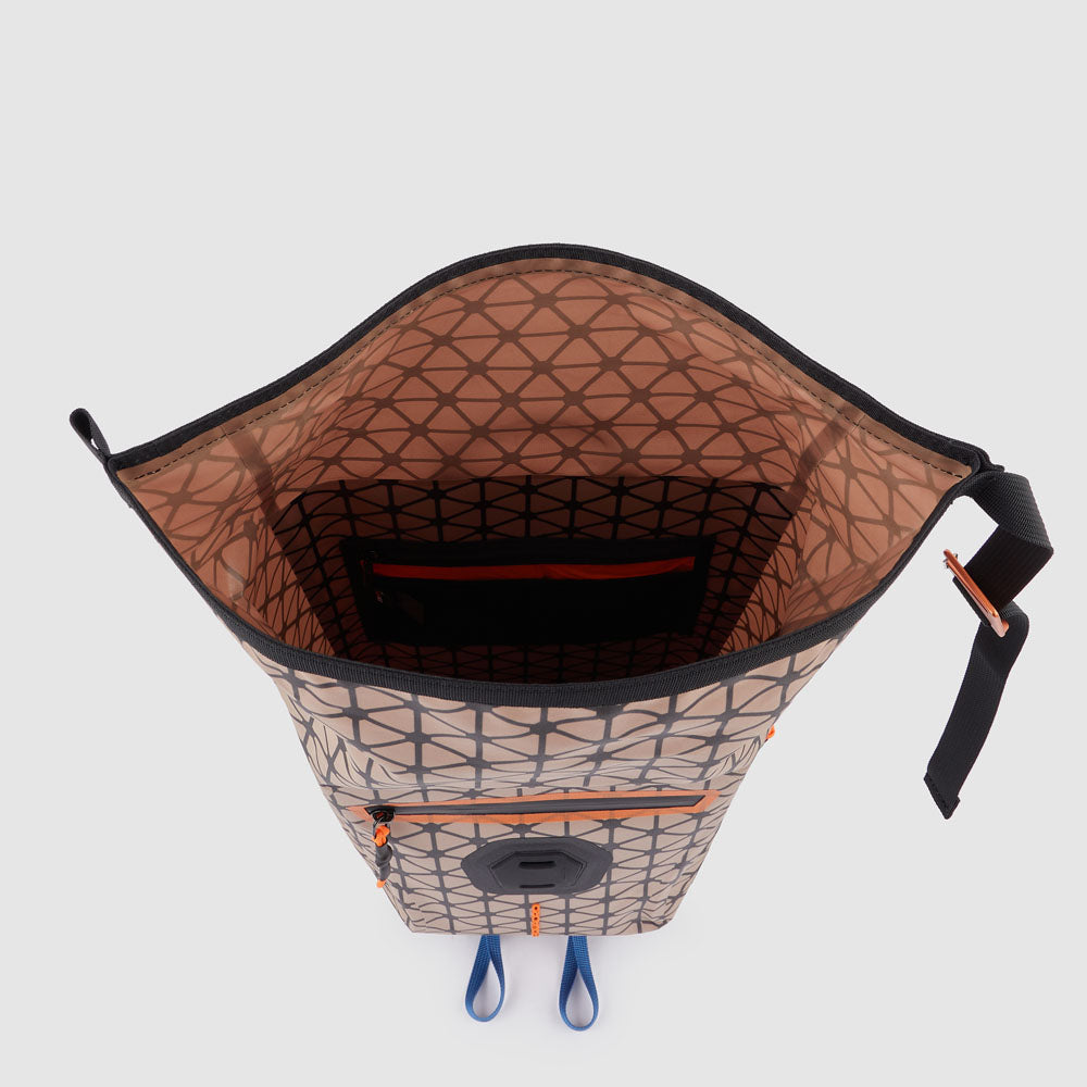 Watertight backpack with roll top fastening