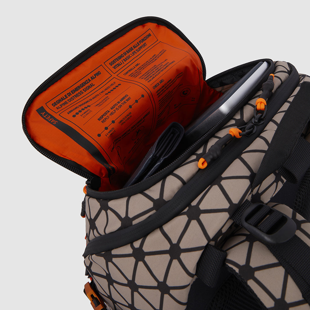 Hiking backpack - 15