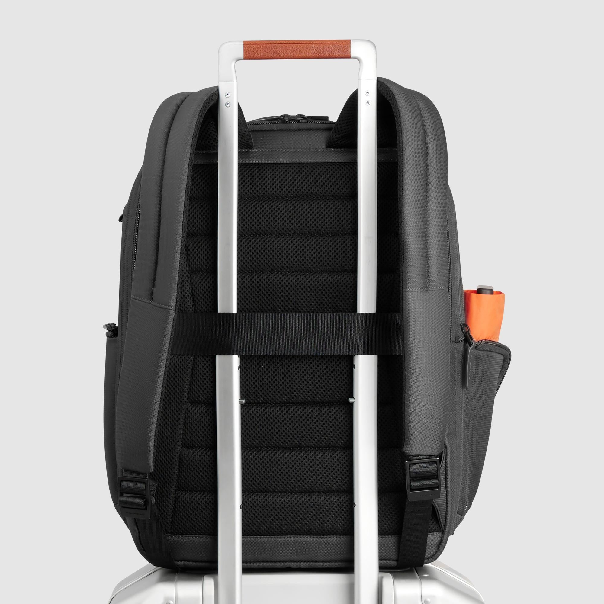 Expandable laptop backpack 15,6"