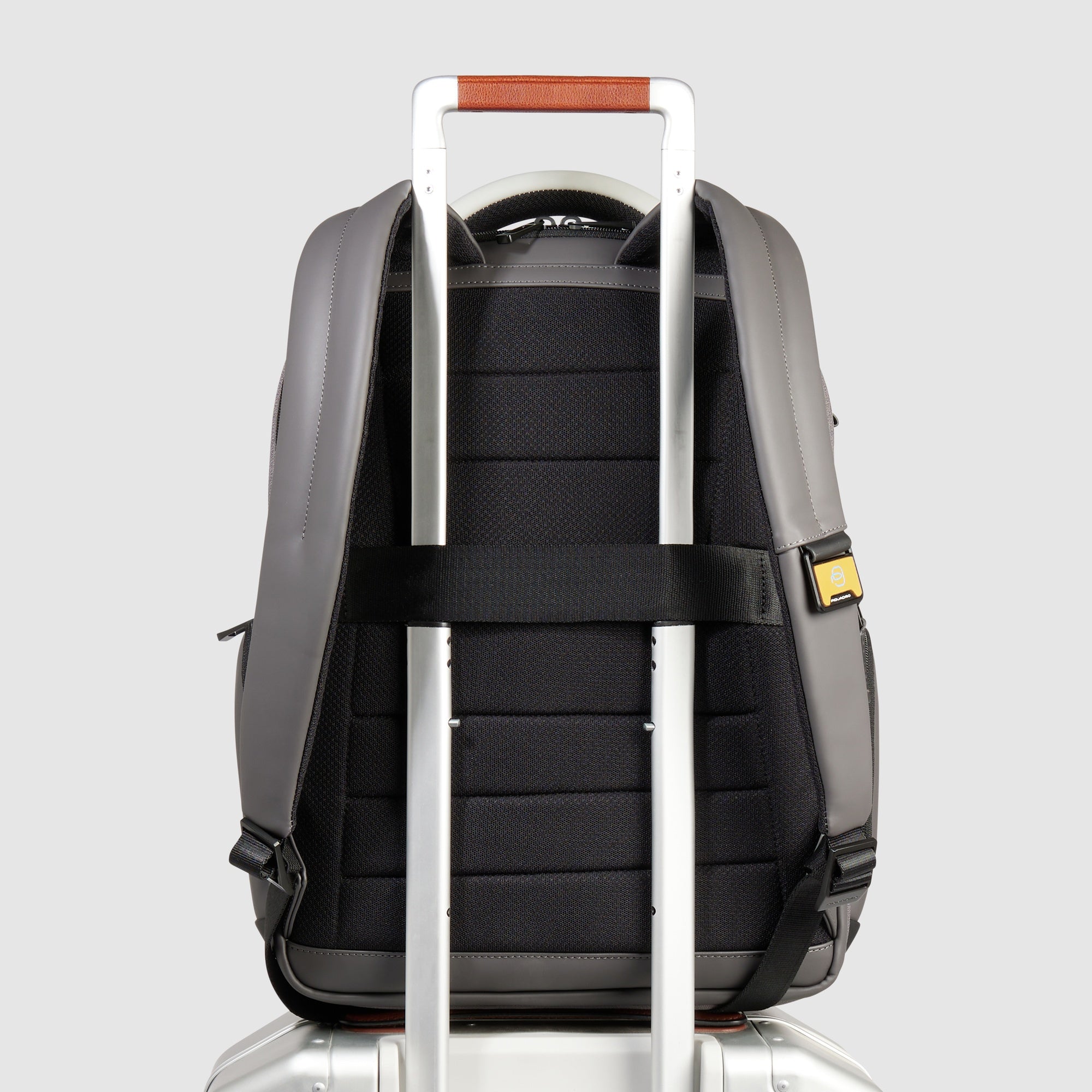 Water resistant backpack with fast-check opening - 2