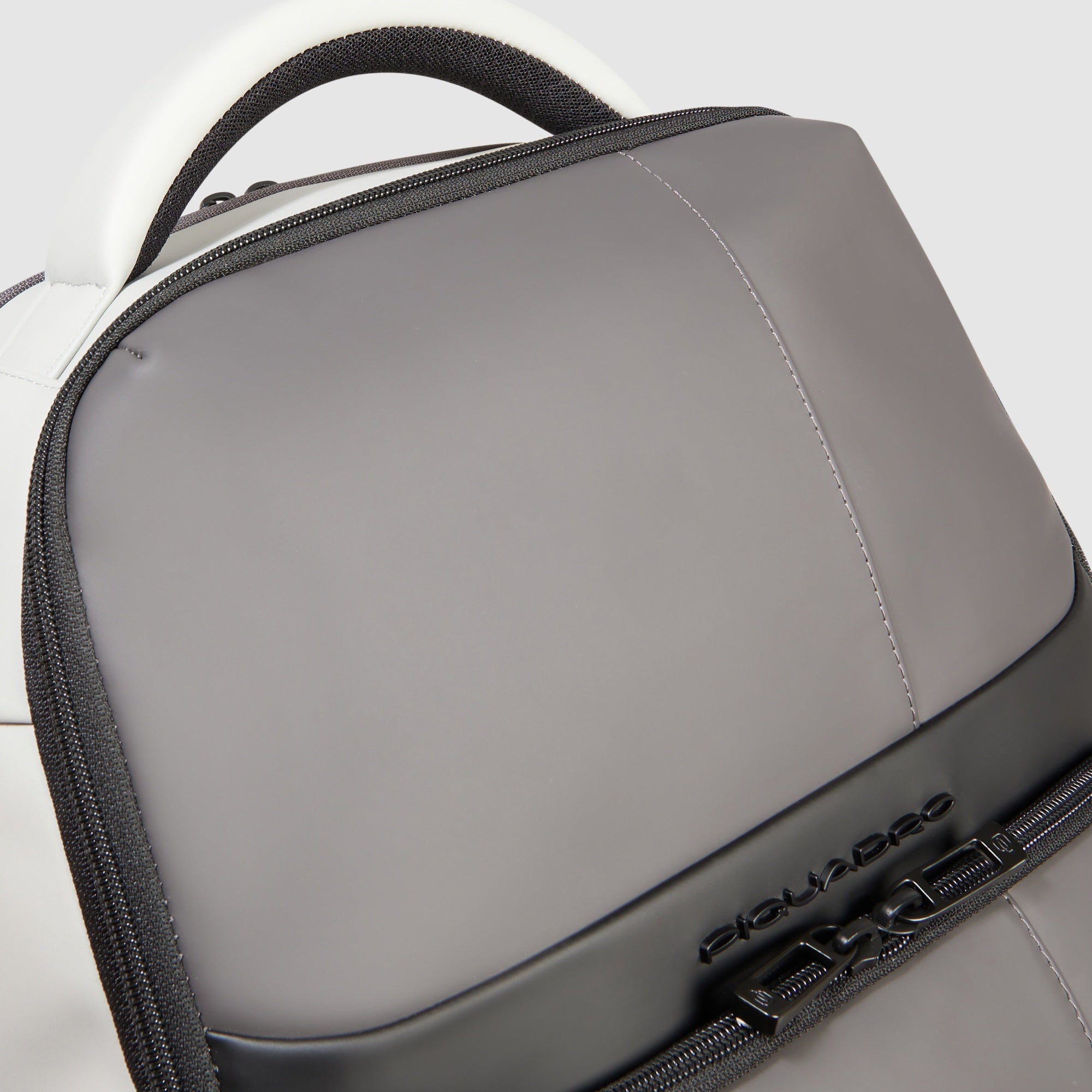 Water resistant backpack with fast-check opening - 8