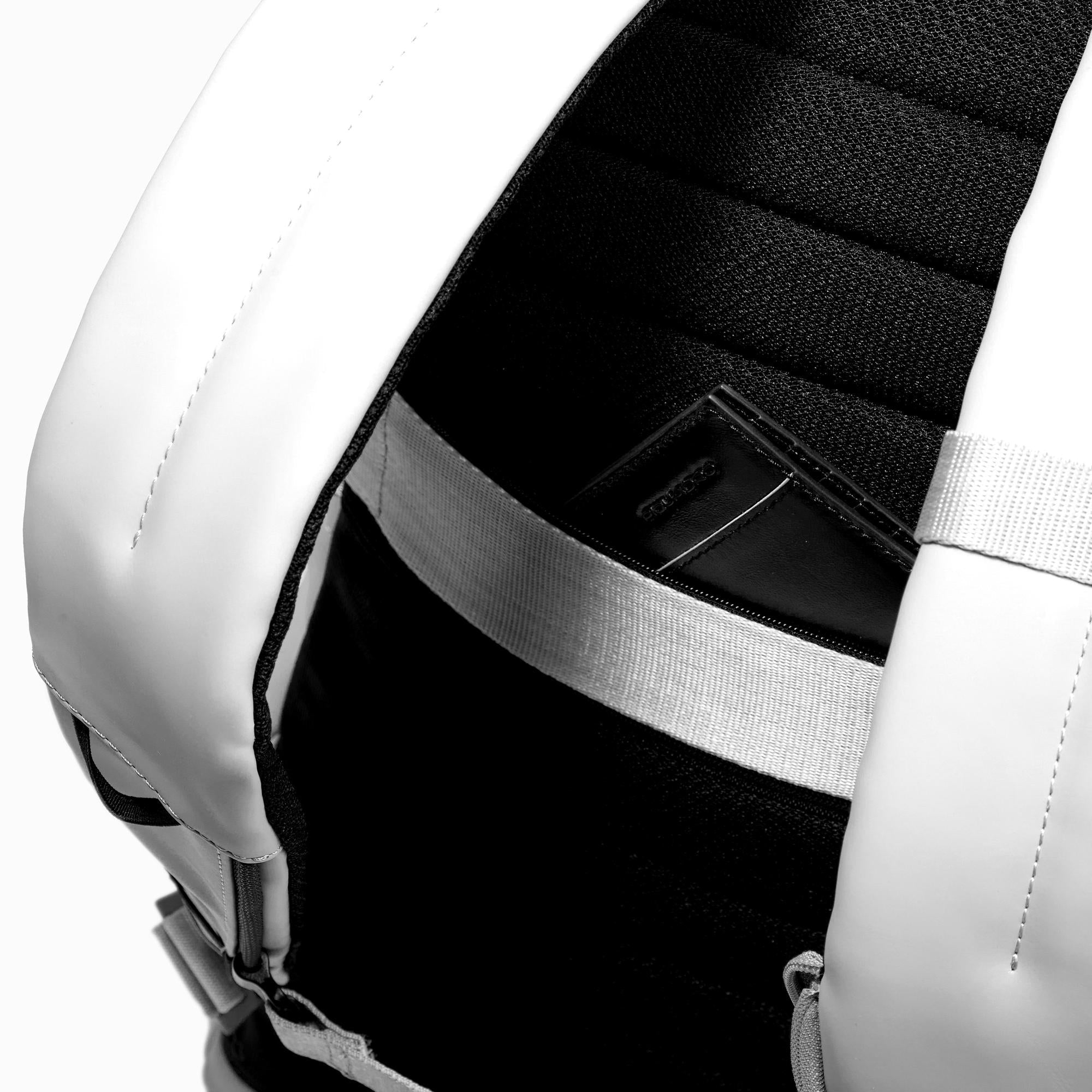 Wasserfester Roll-top Laptop-Rucksack 15,6" 