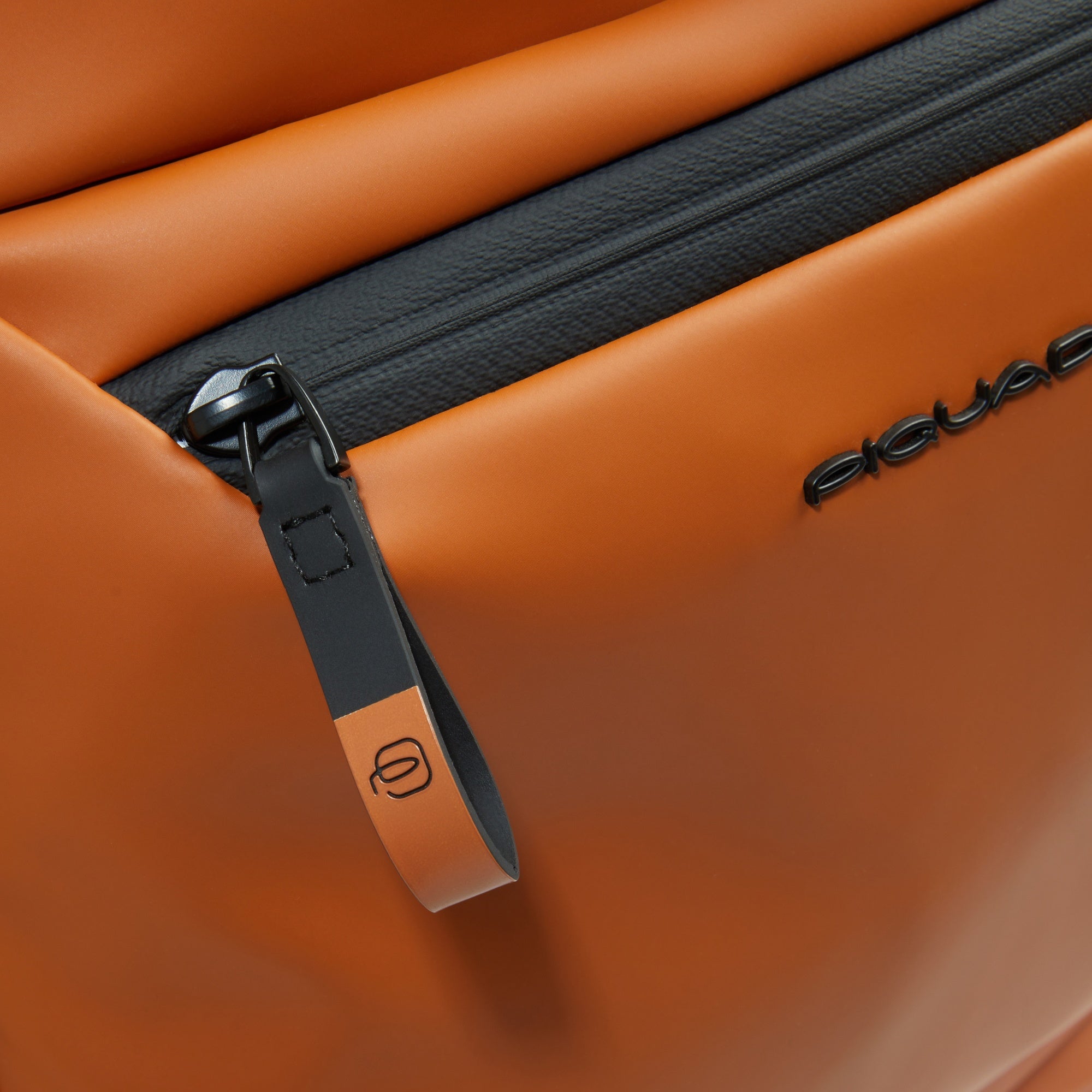 Water resistant roll top backpack for laptop 15,6