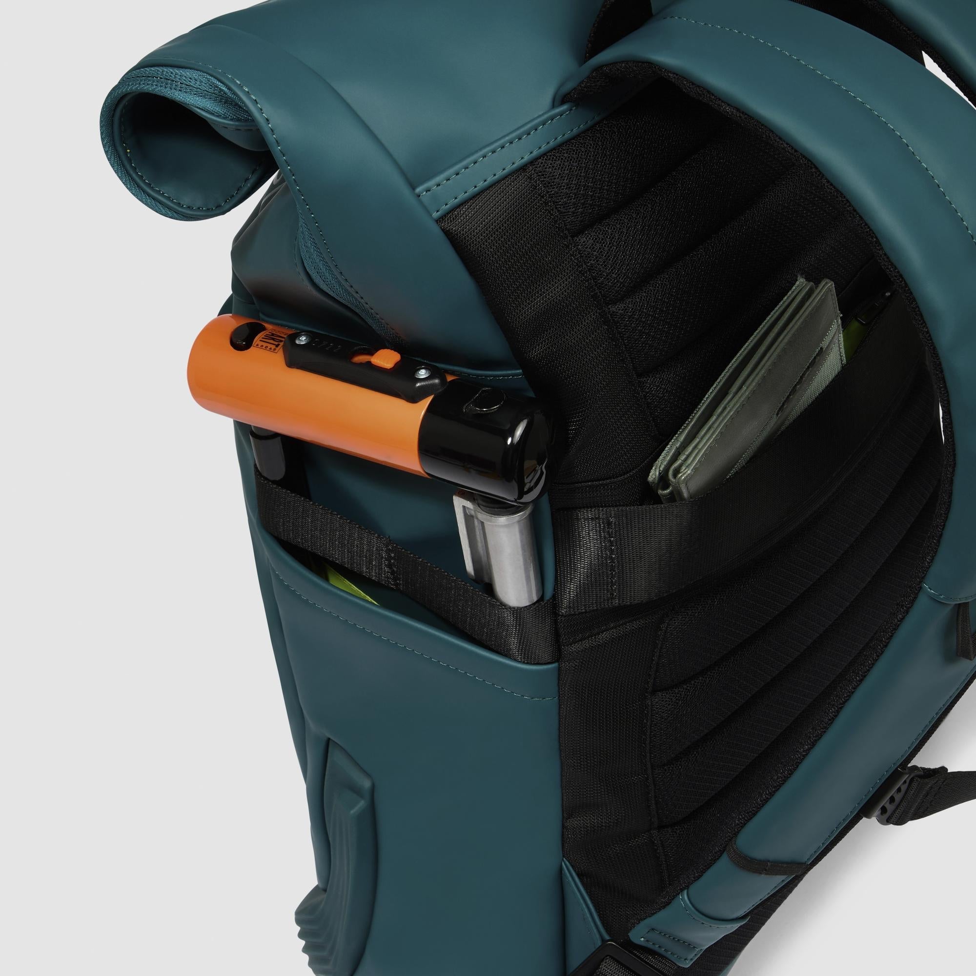 Water resistant roll top backpack for laptop 15,6 - 4