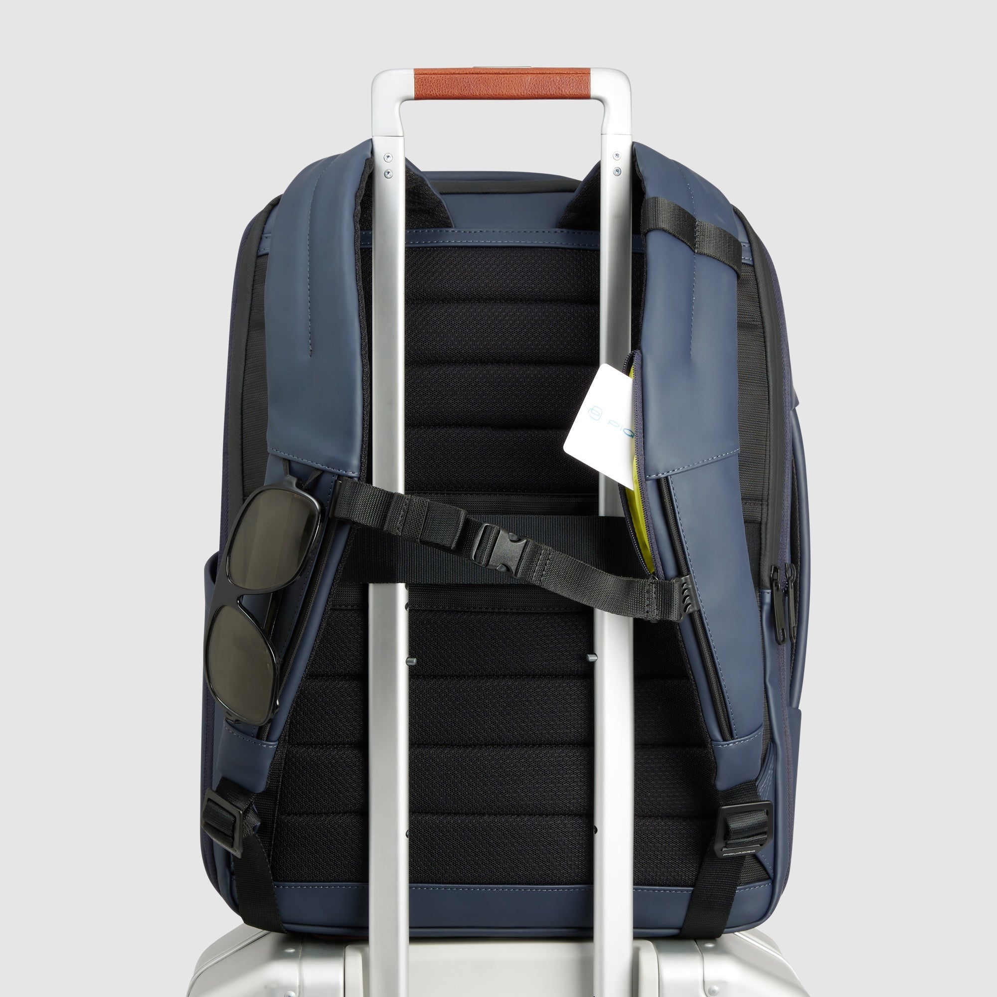 Water resistant travel laptop backpack 15,6" - 3