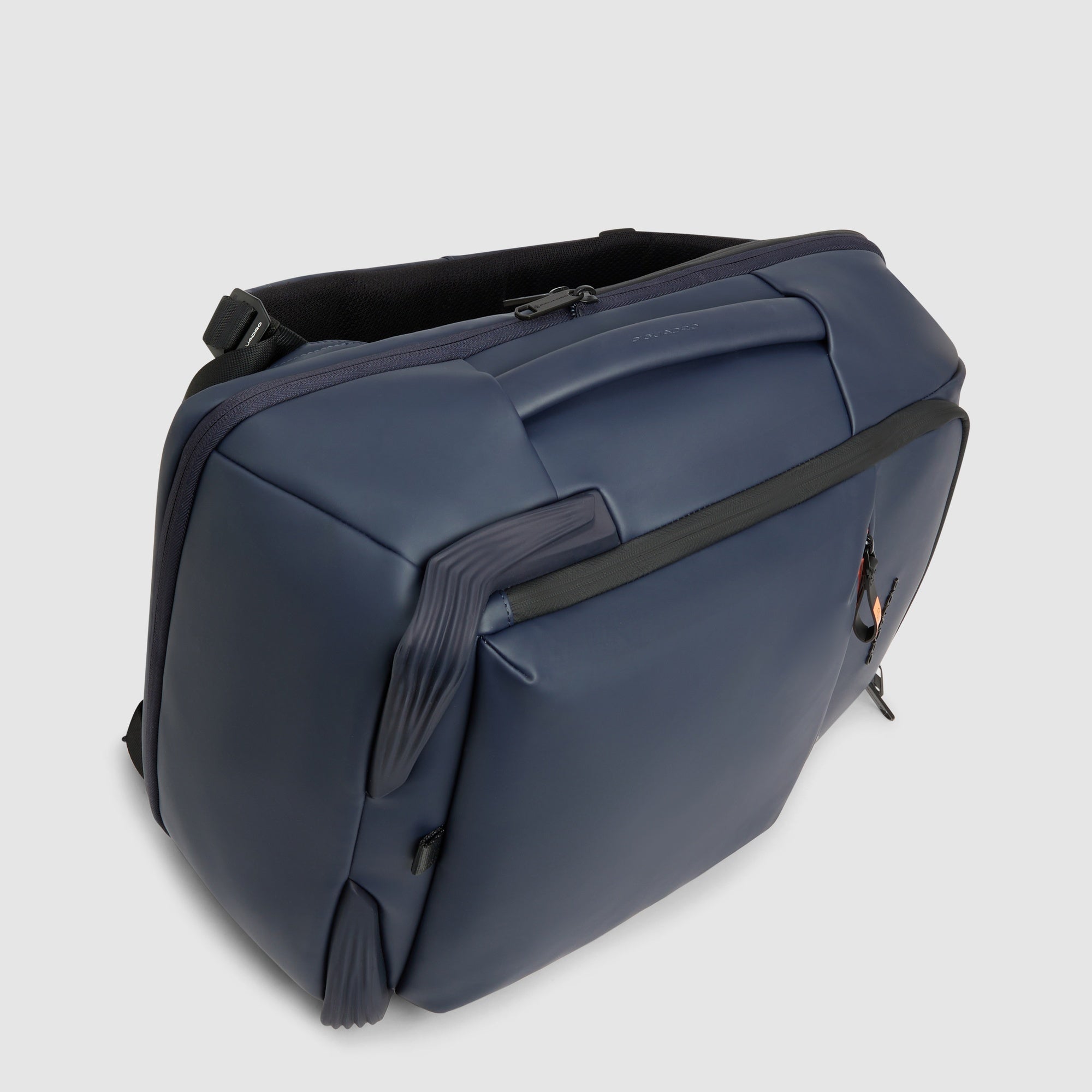 Water resistant travel laptop backpack 15,6"