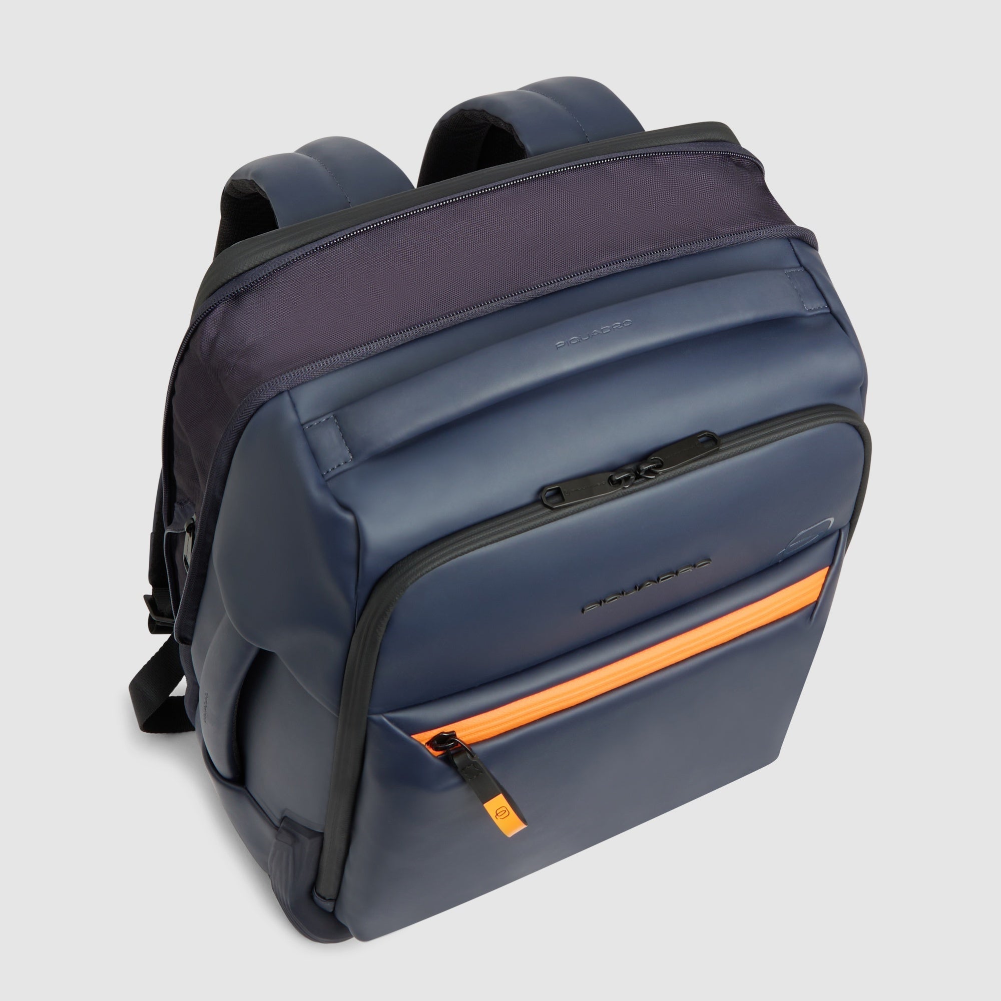 Water resistant travel laptop backpack 15,6"