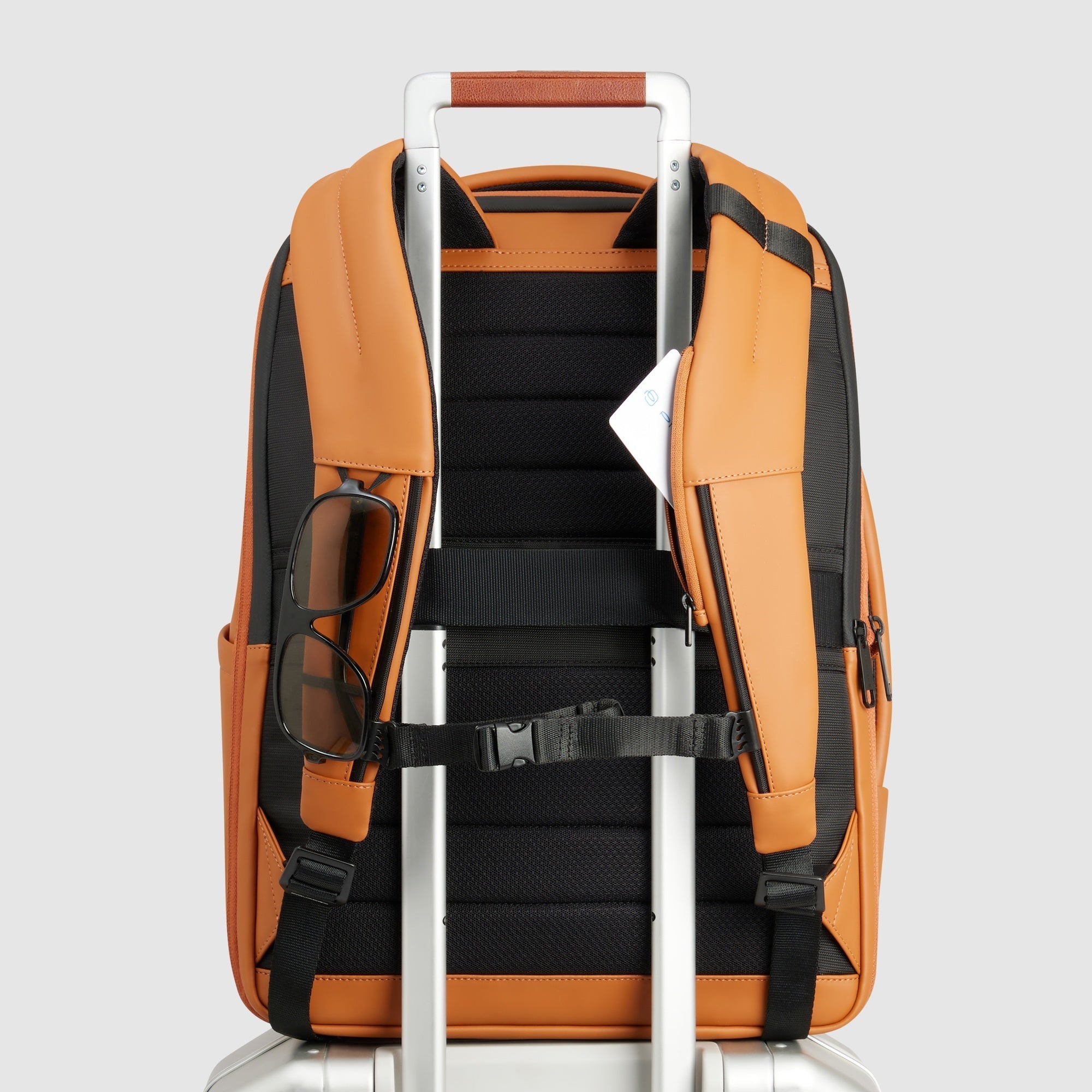 Water resistant travel laptop backpack 15,6"