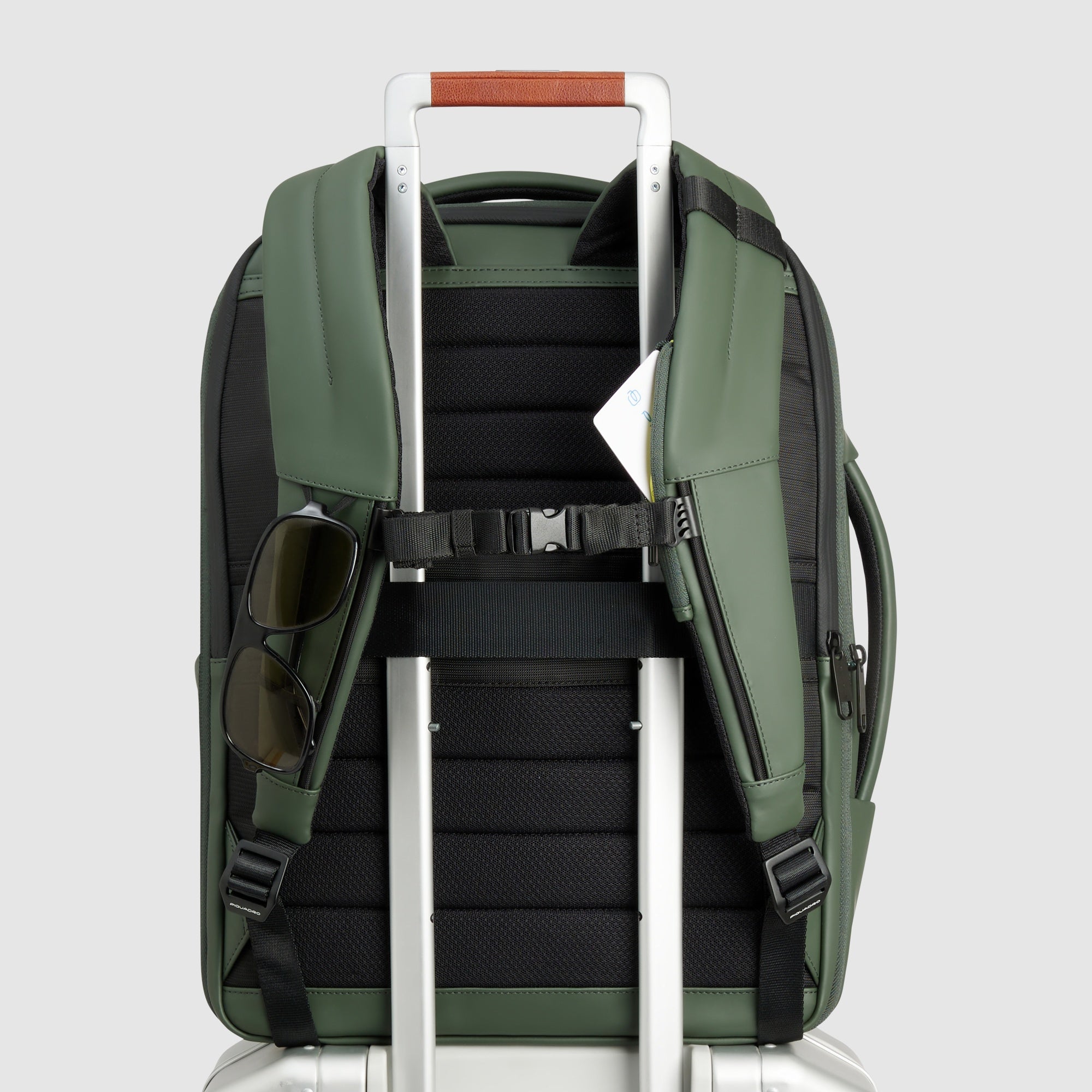 Water resistant travel laptop backpack 15,6"