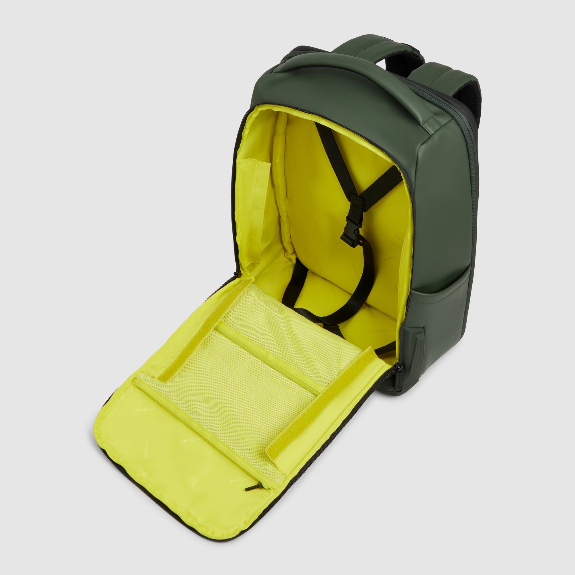 Water resistant travel laptop backpack 15,6"