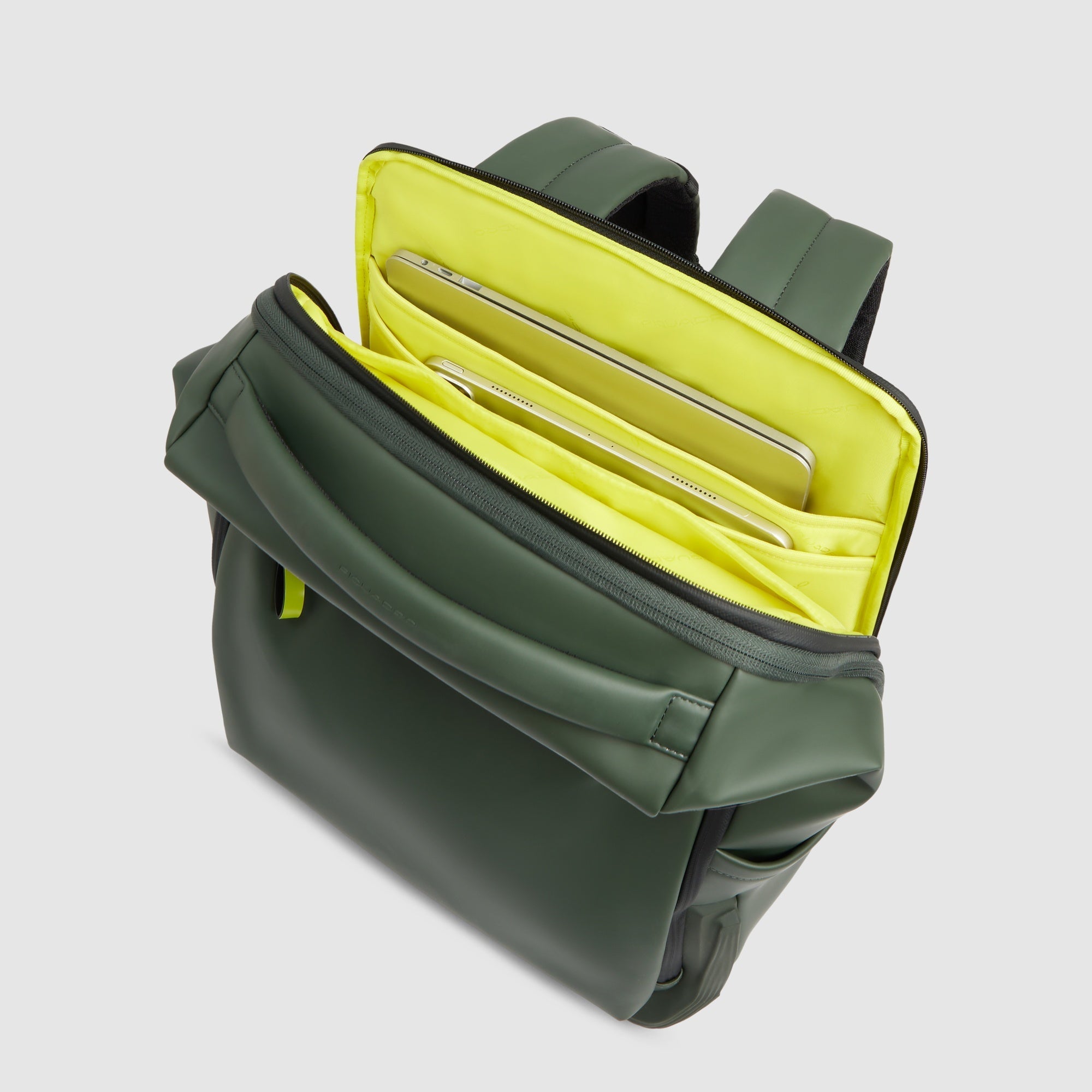 Water resistant travel laptop backpack 15,6" - 5