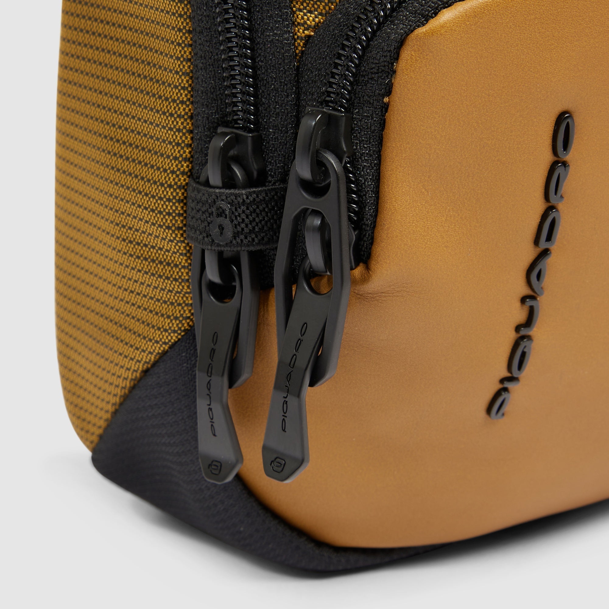 Men's crossbody bag in bio-based material