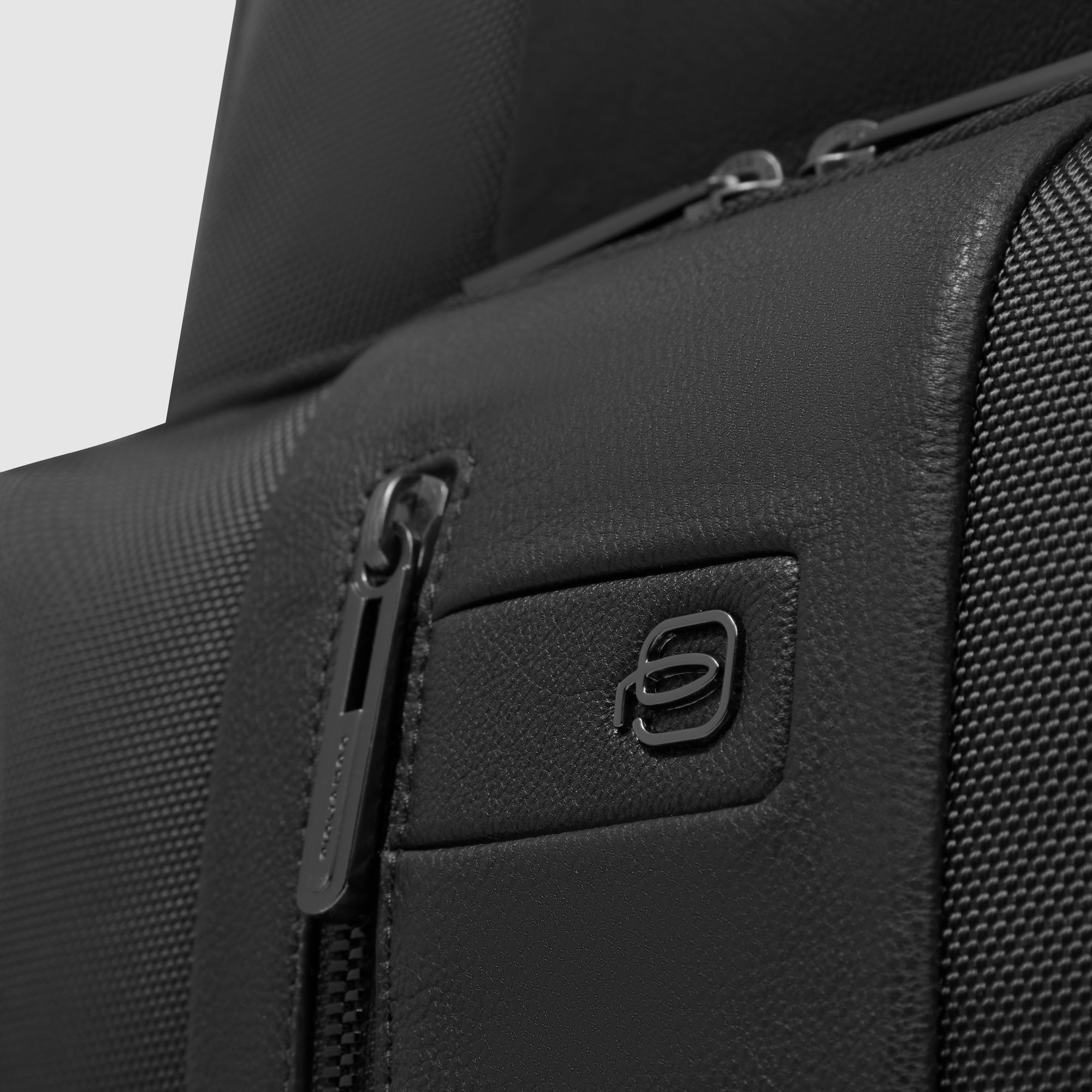 Travel laptop backpack 15,6" in recycled textile