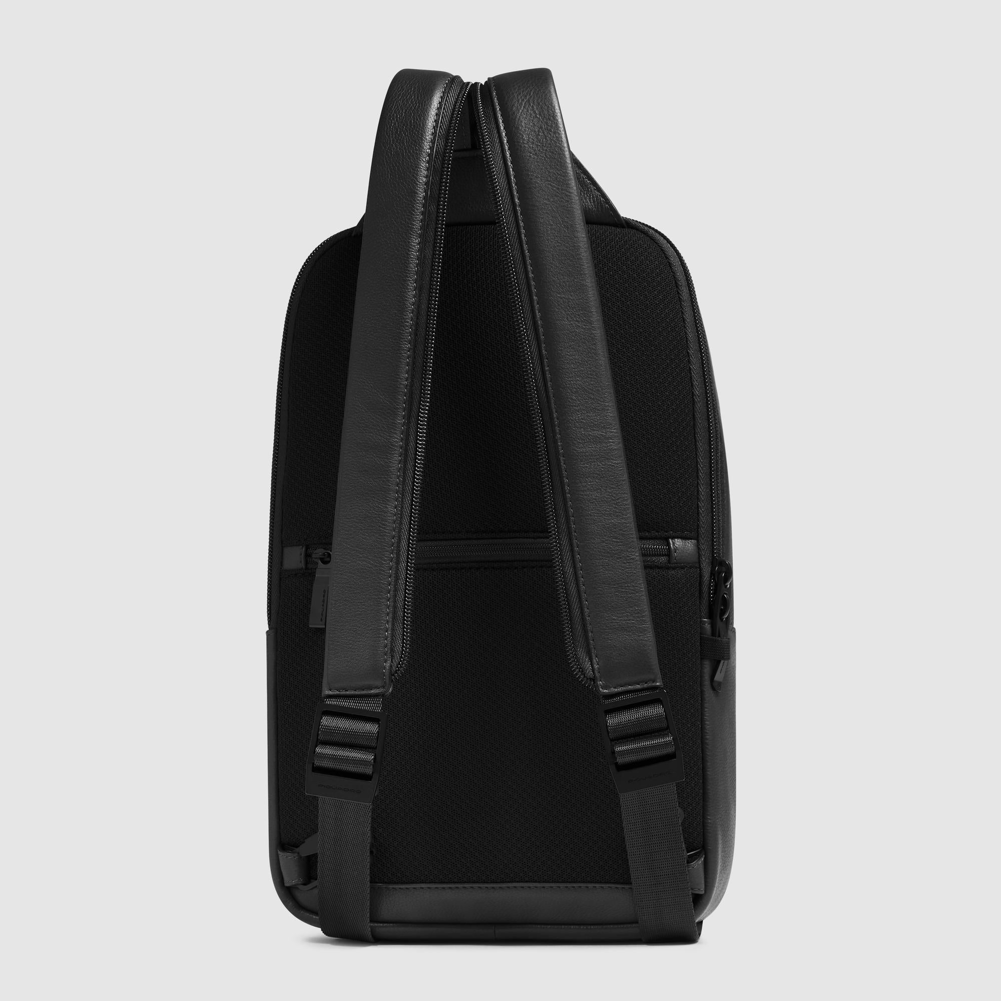 Sling bag im iPad®-Format - 3