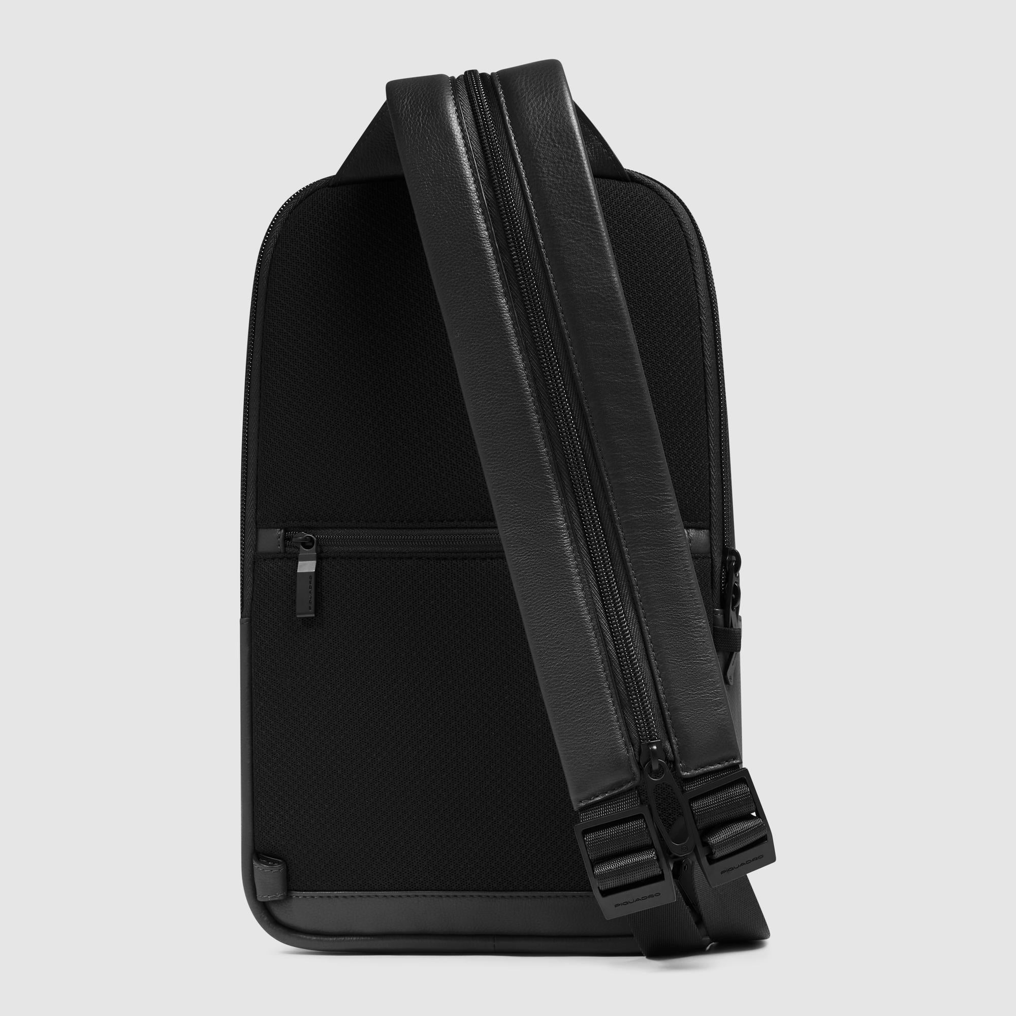 Sling bag im iPad®-Format
