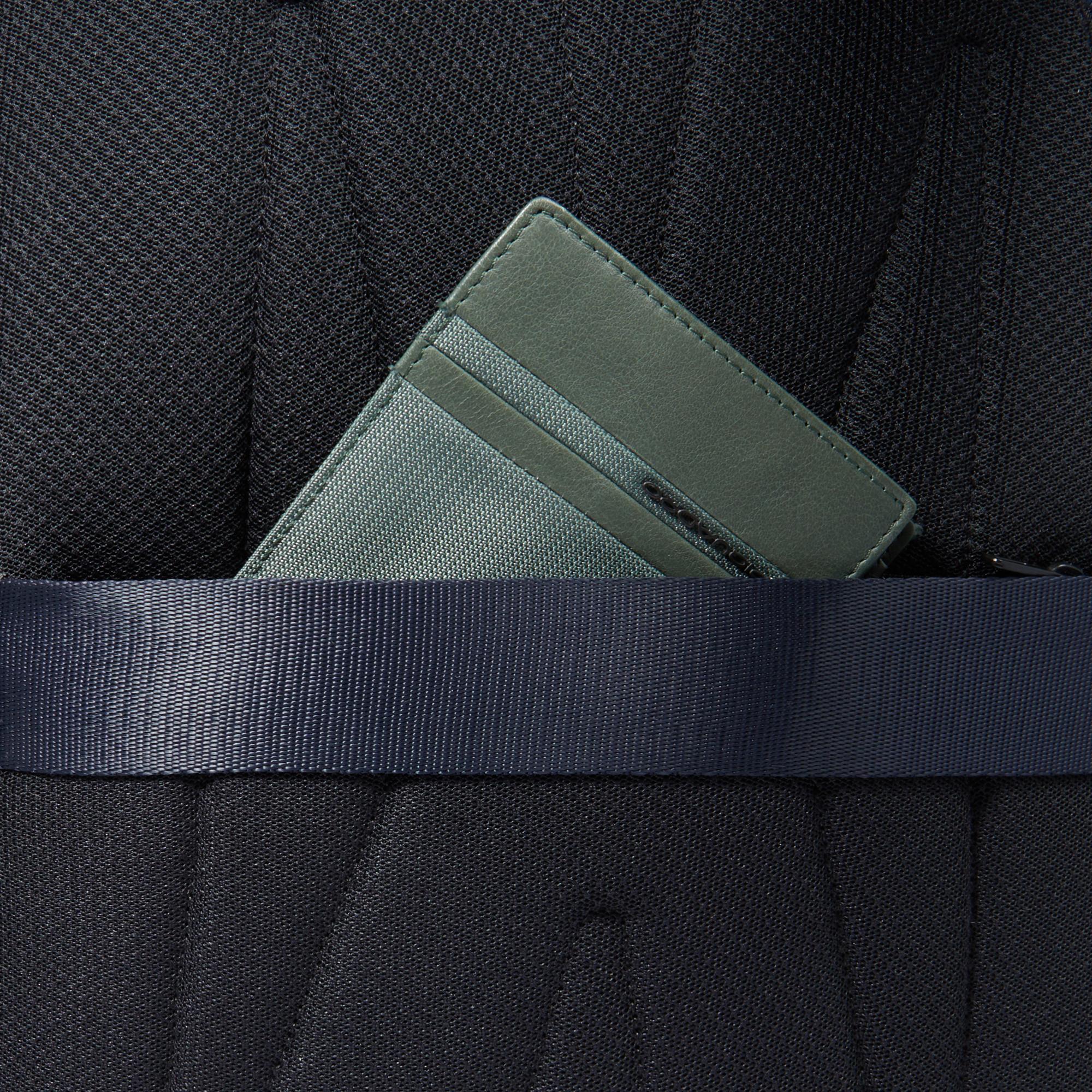 Travel laptop backpack 15,6" in recycled fabric