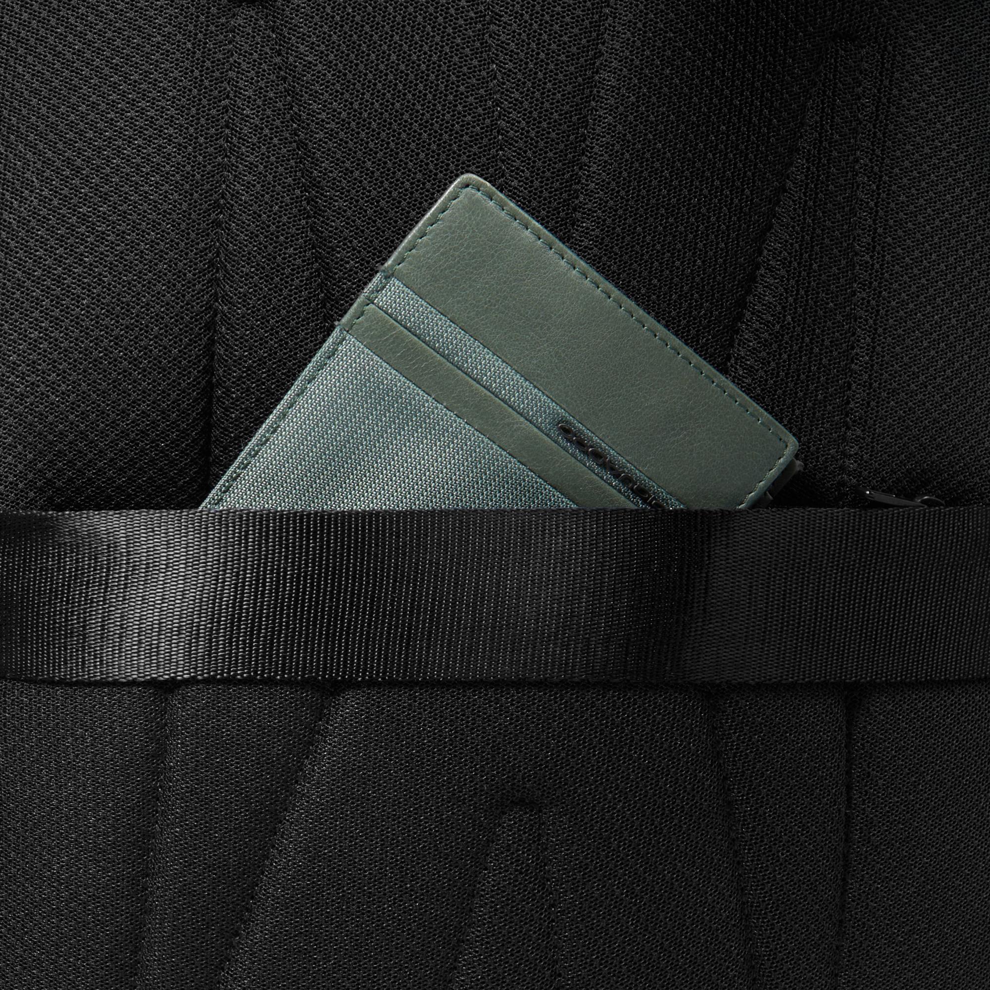 Travel laptop backpack 15,6" in recycled fabric