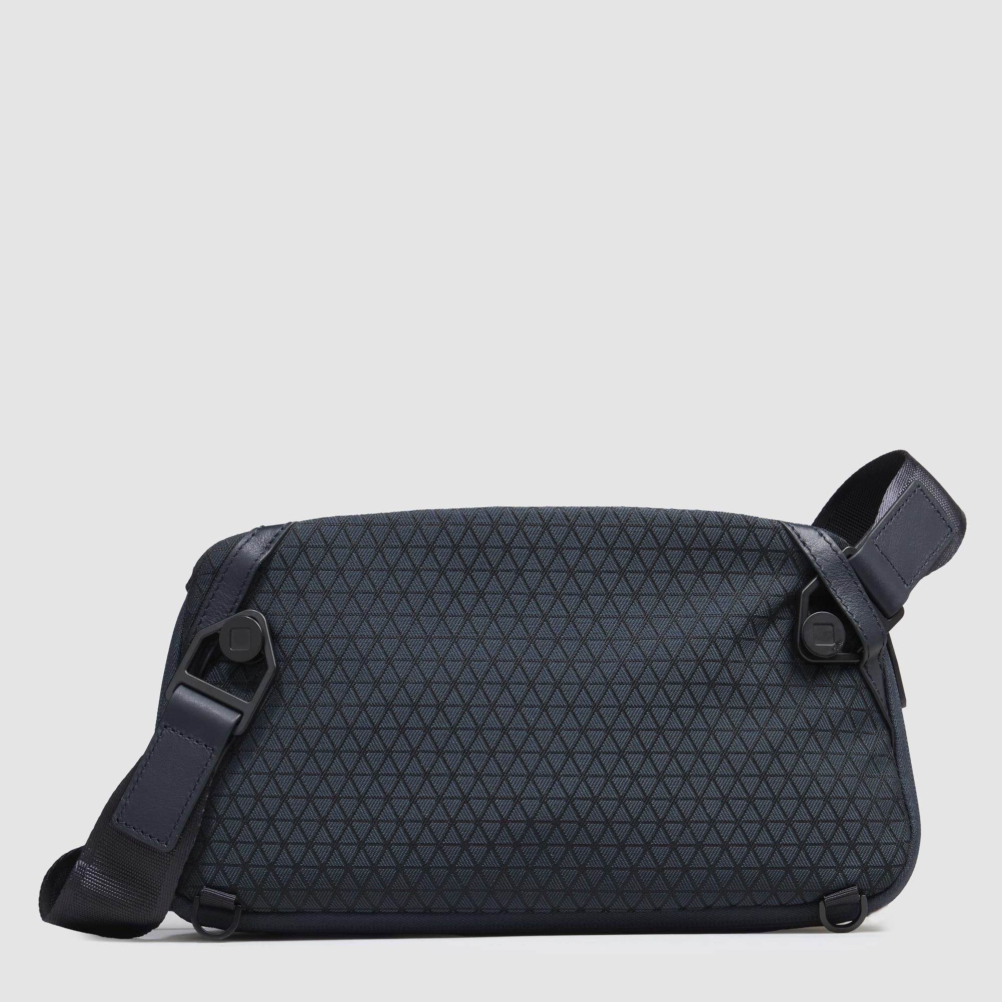 Expandable bum bag in recycled fabric