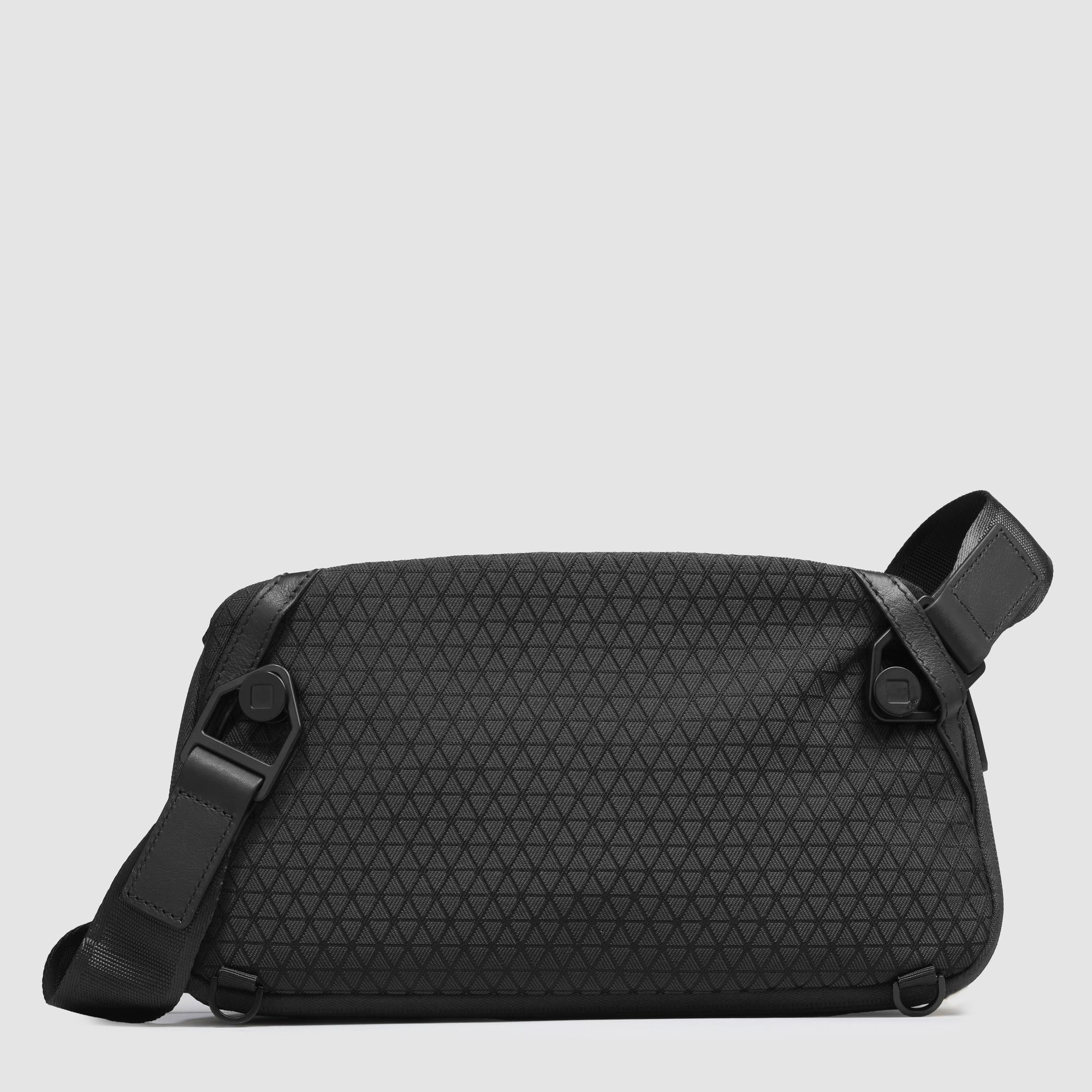 Expandable bum bag in recycled fabric