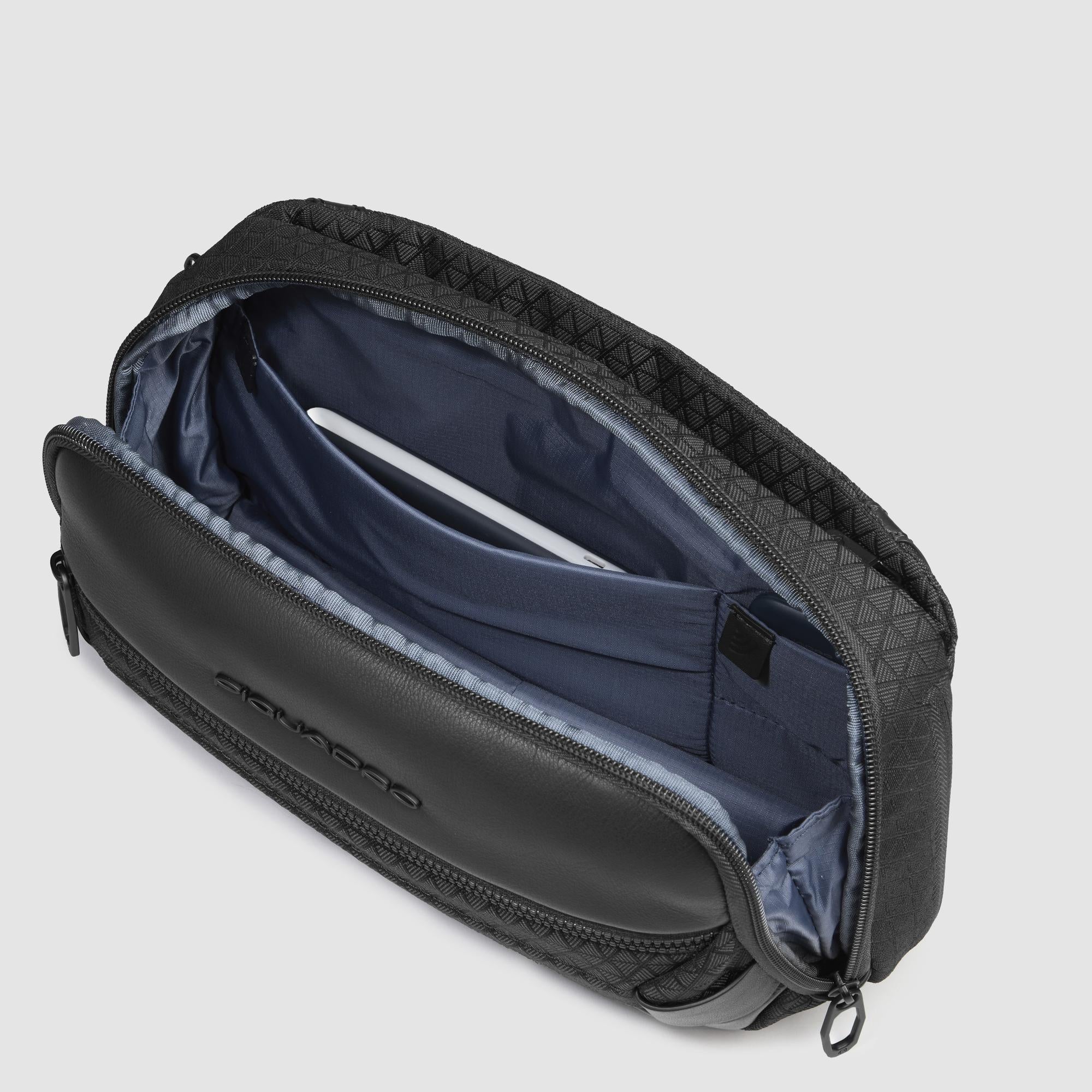 Expandable bum bag in recycled fabric