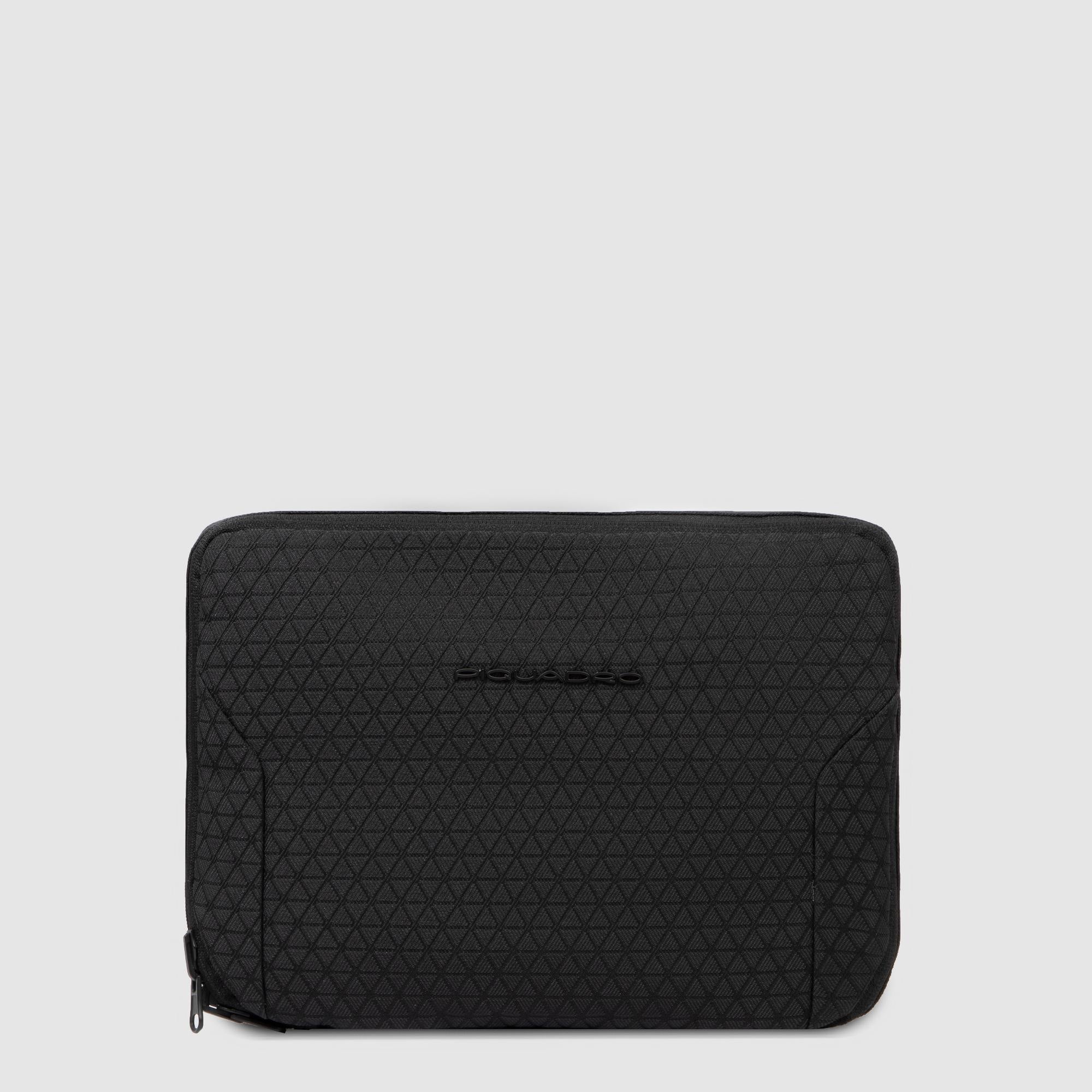 Foldable travel bag in recycled fabric