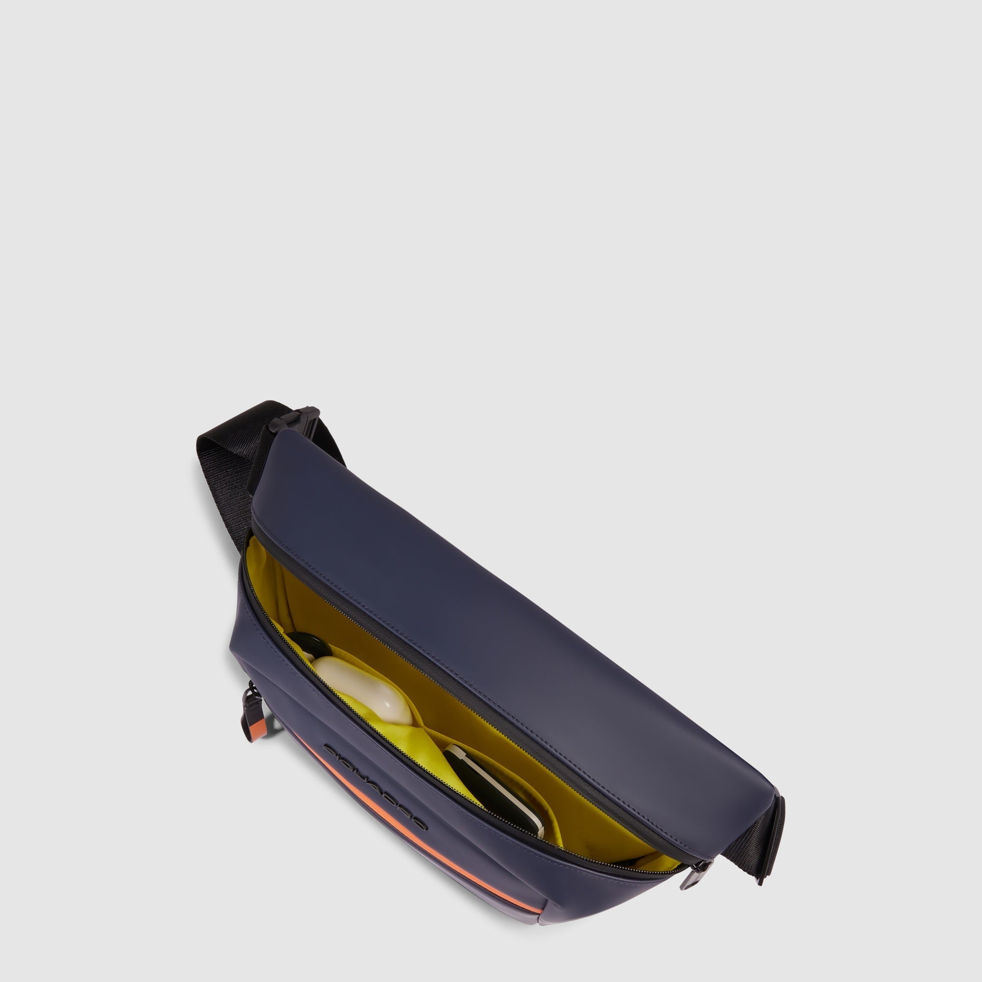 Water resistant waist bag
