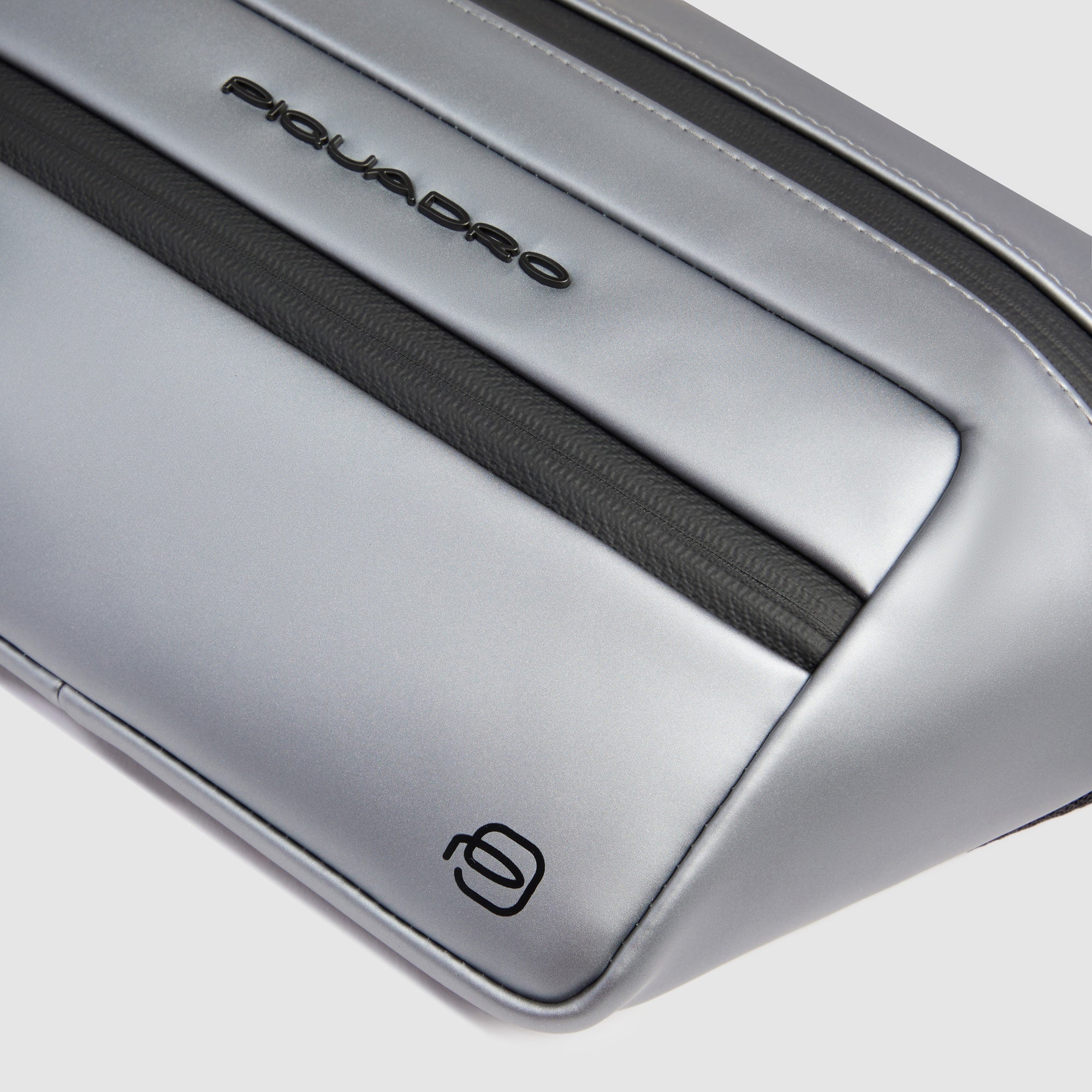 Water resistant waist bag