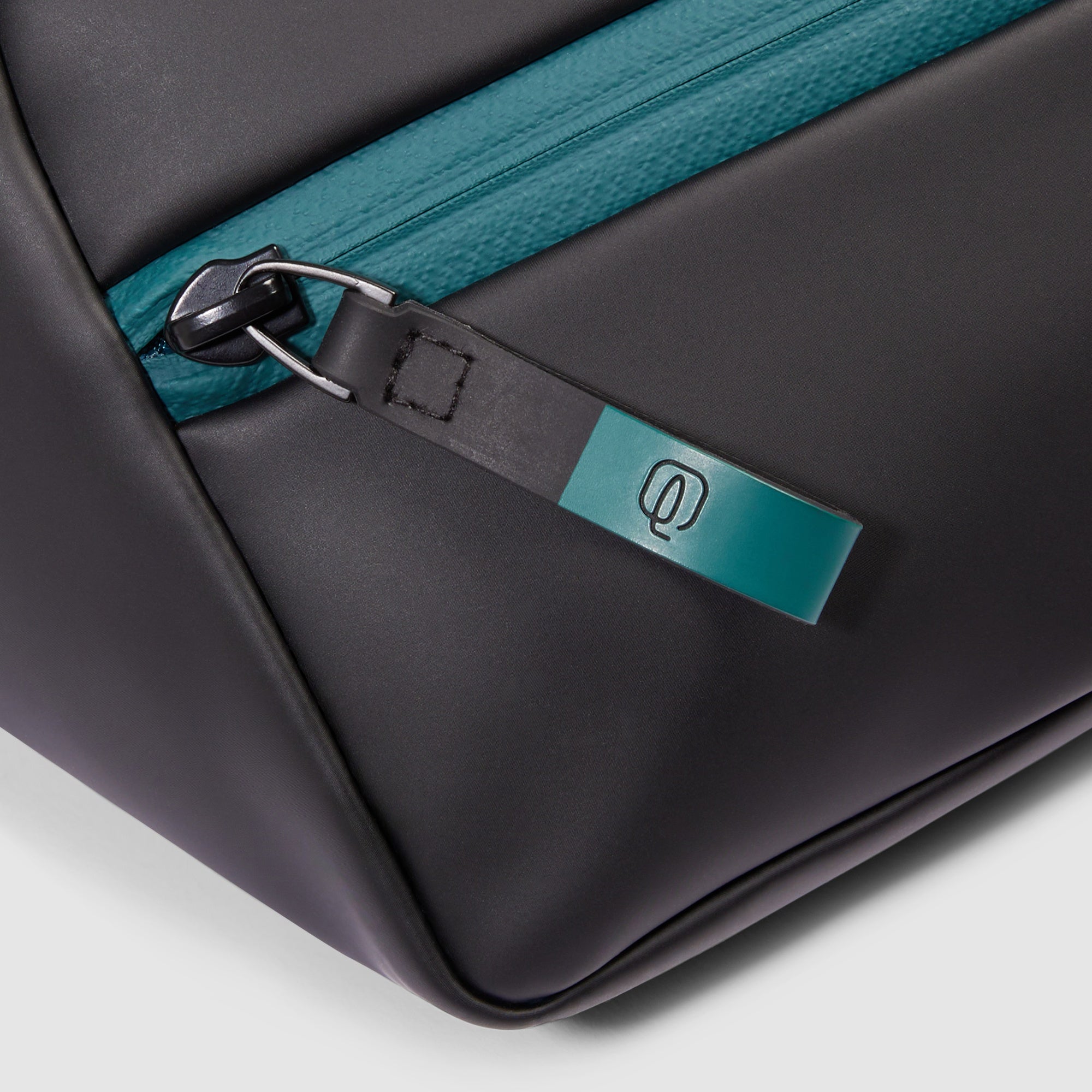 Water resistant waist bag