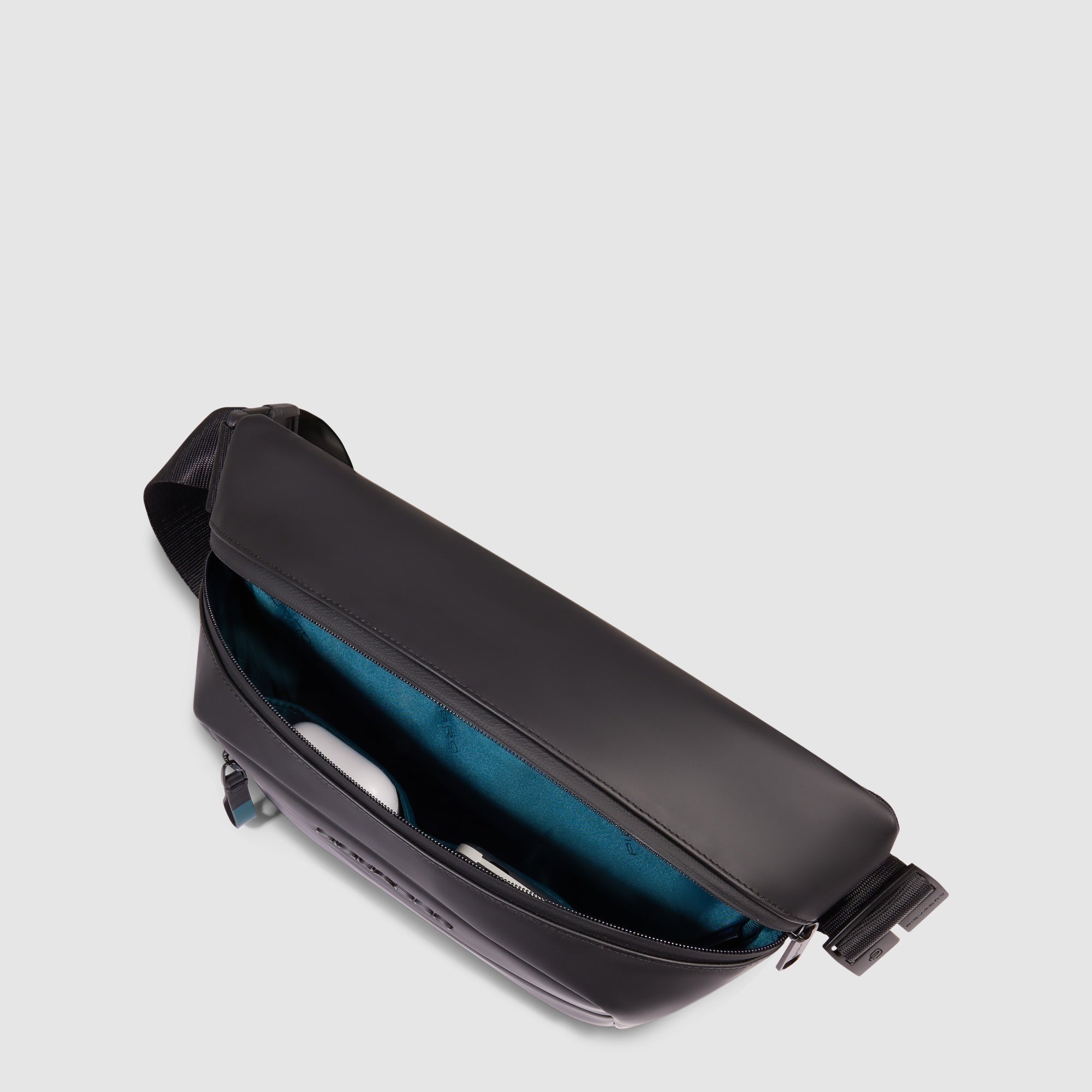 Water resistant waist bag