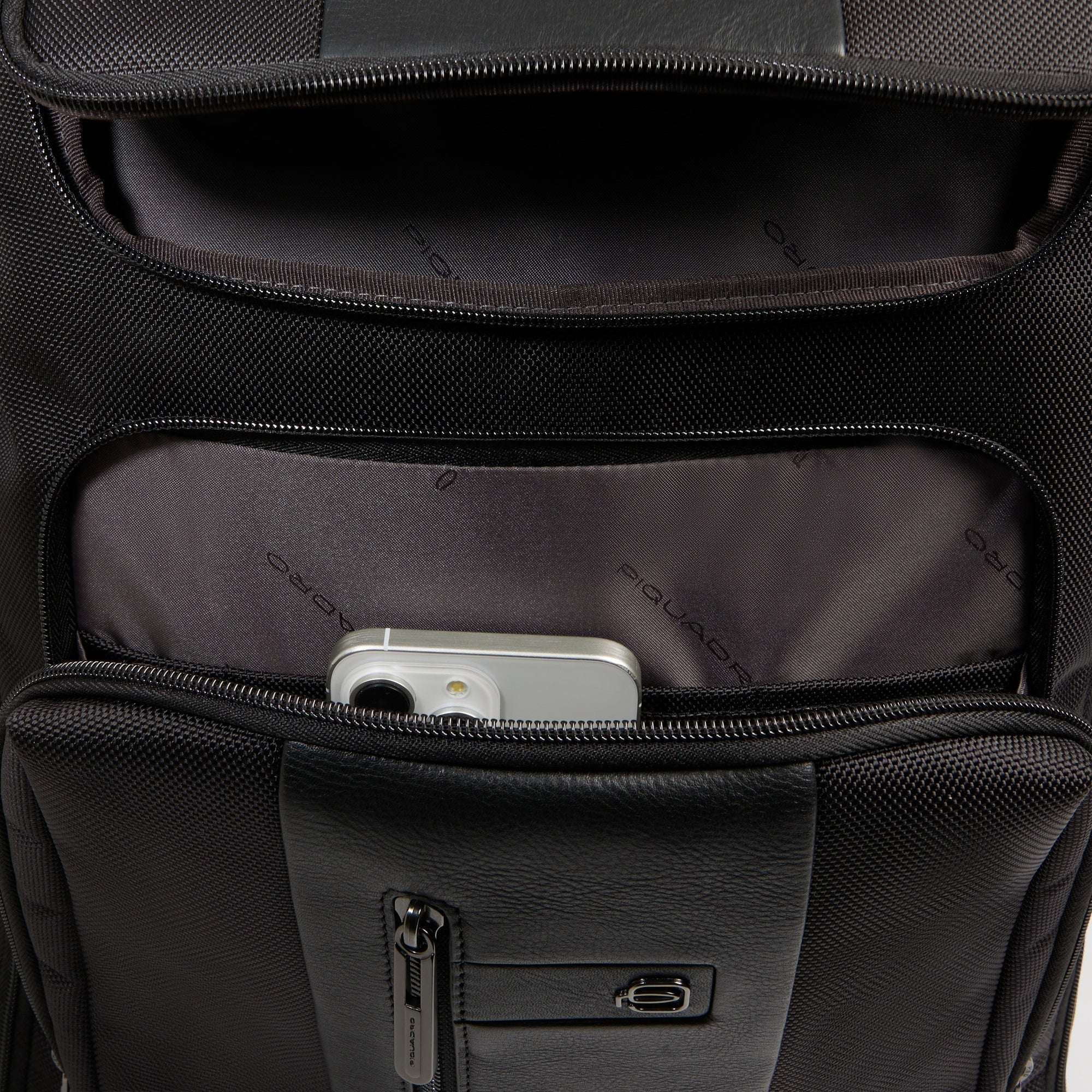 Expandable, travel laptop backpack 15,6"