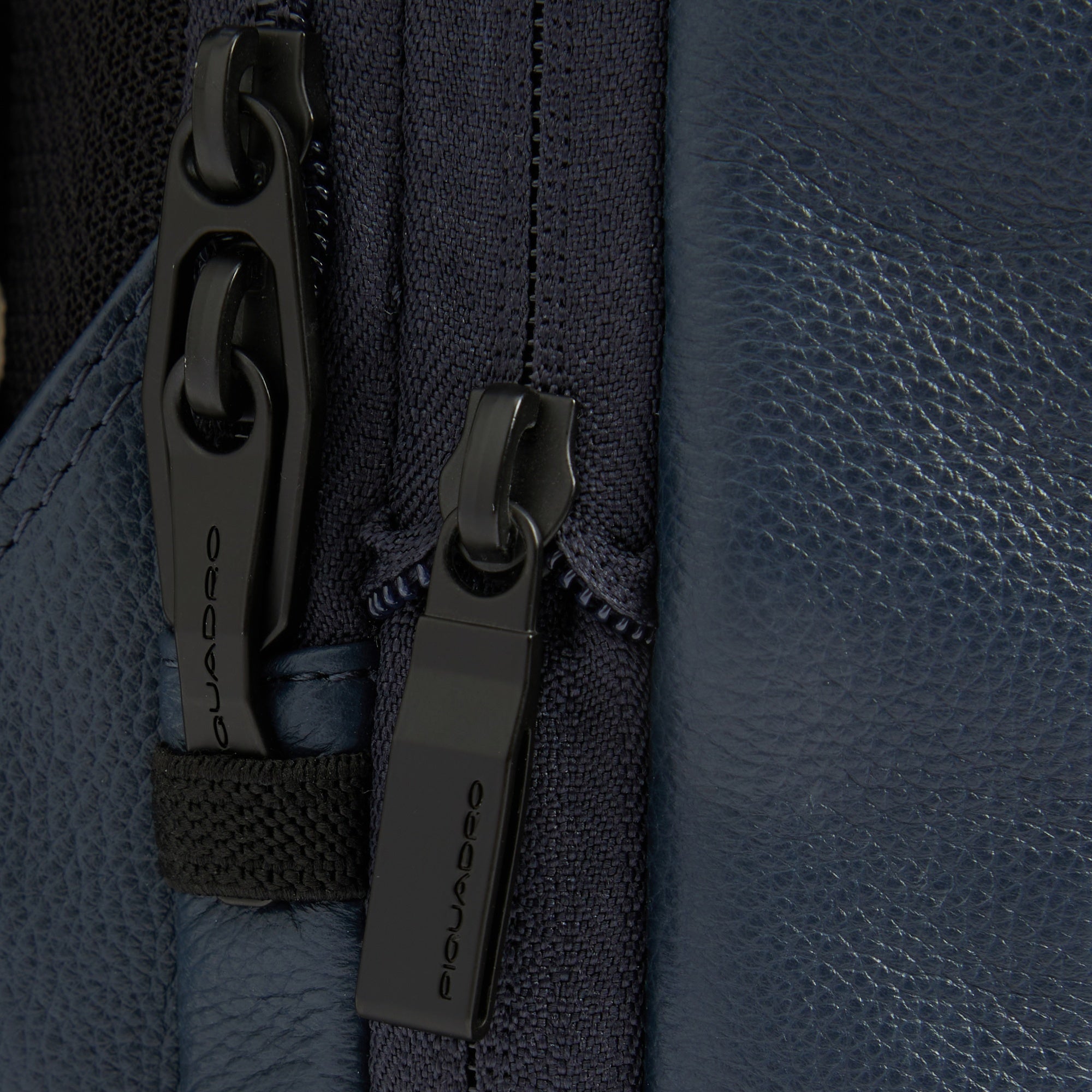 Expandable laptop backpack 14"