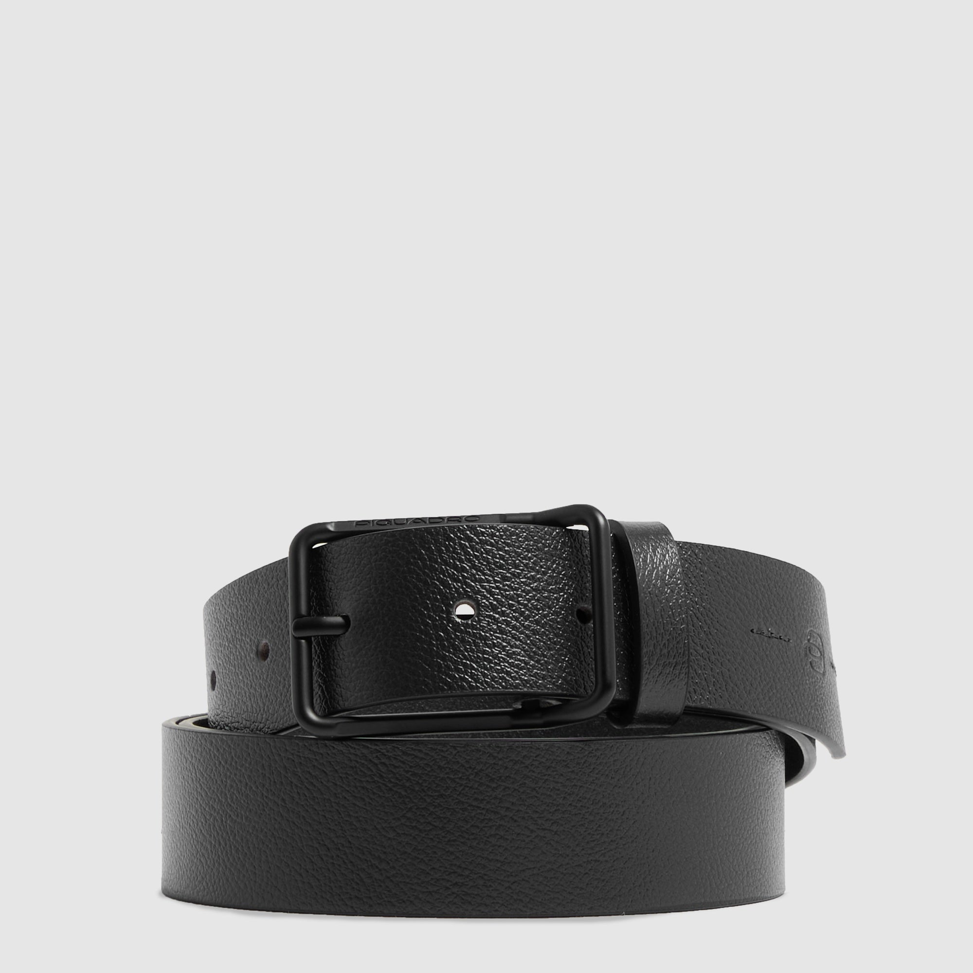 Men’s leather belt with prong buckle