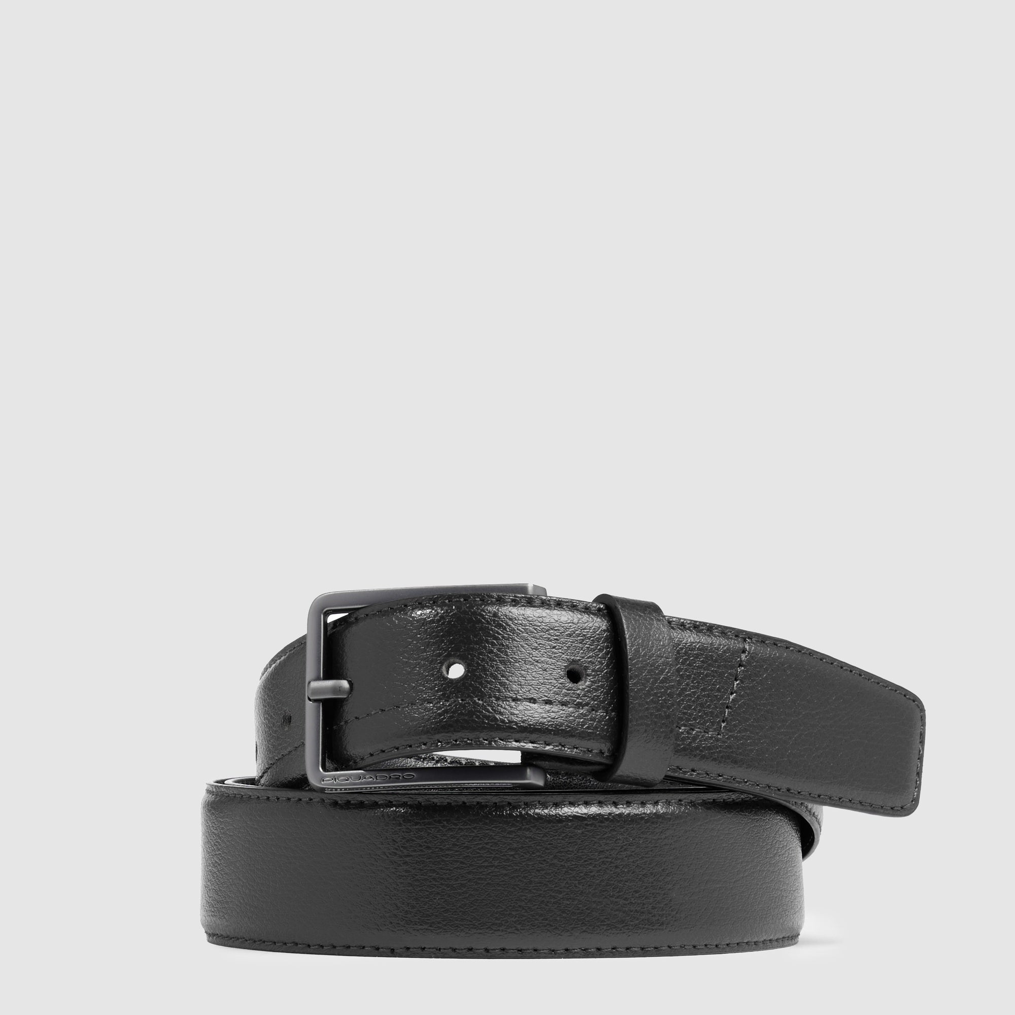 Men’s leather belt with prong buckle