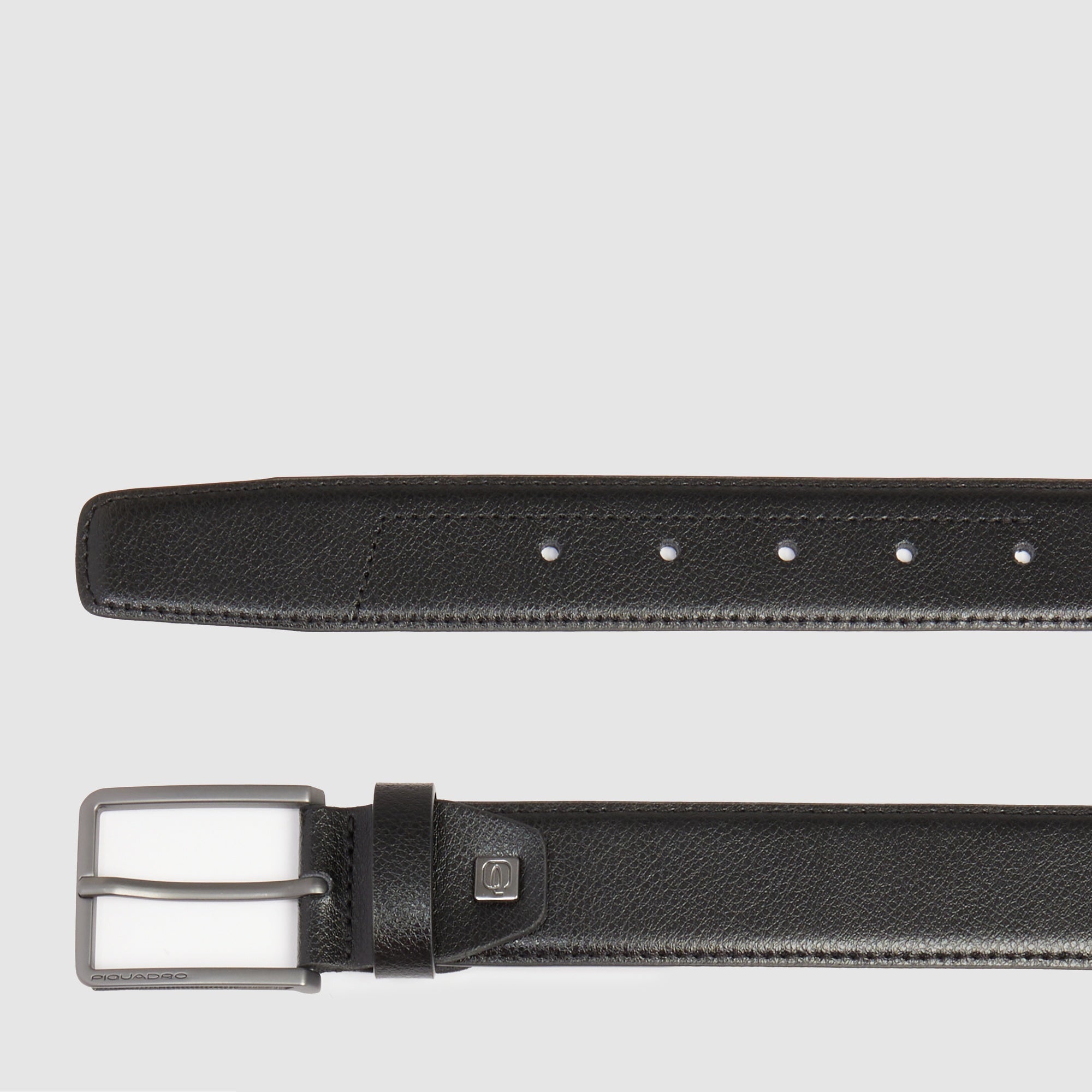 Men’s leather belt with prong buckle