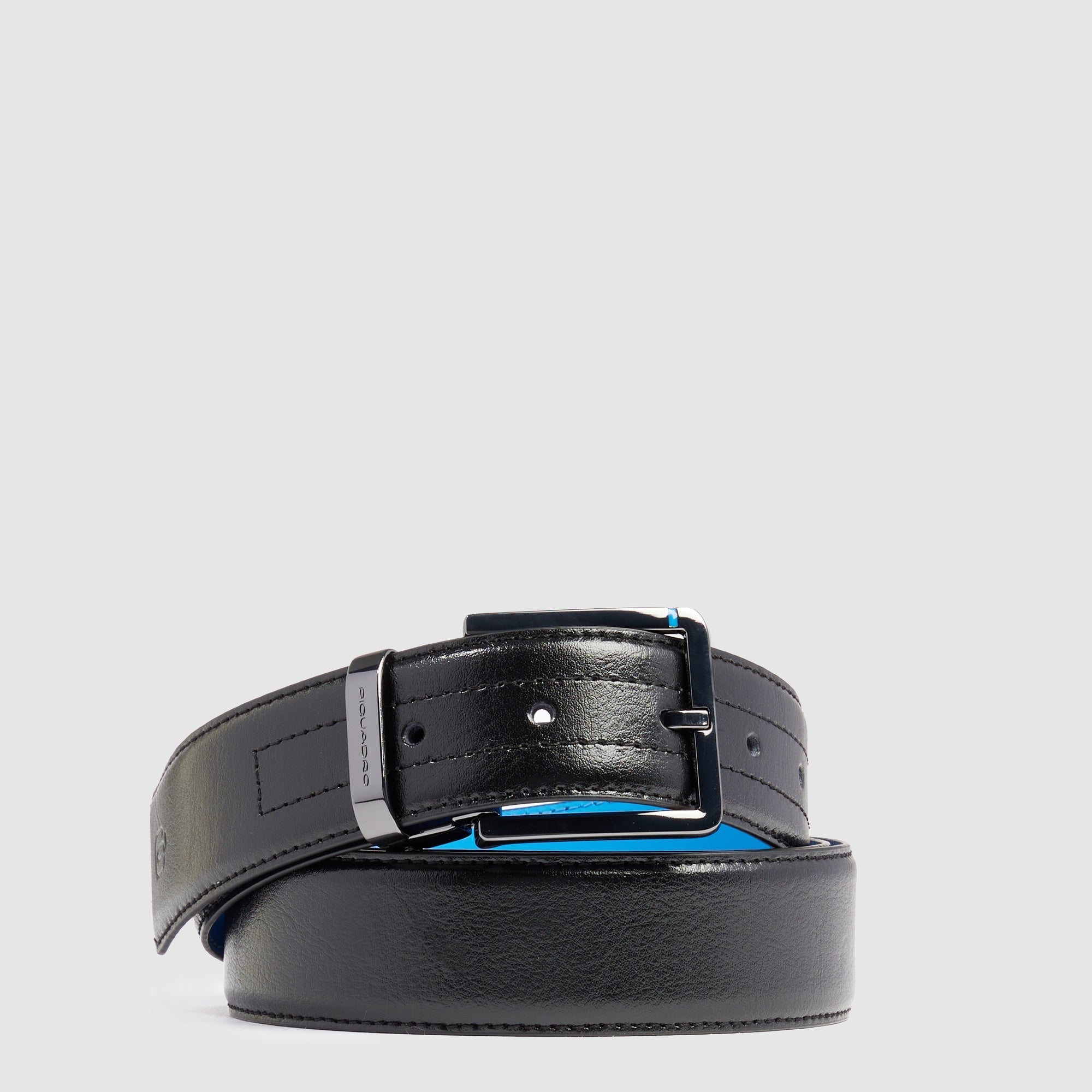 Men’s leather belt with prong buckle