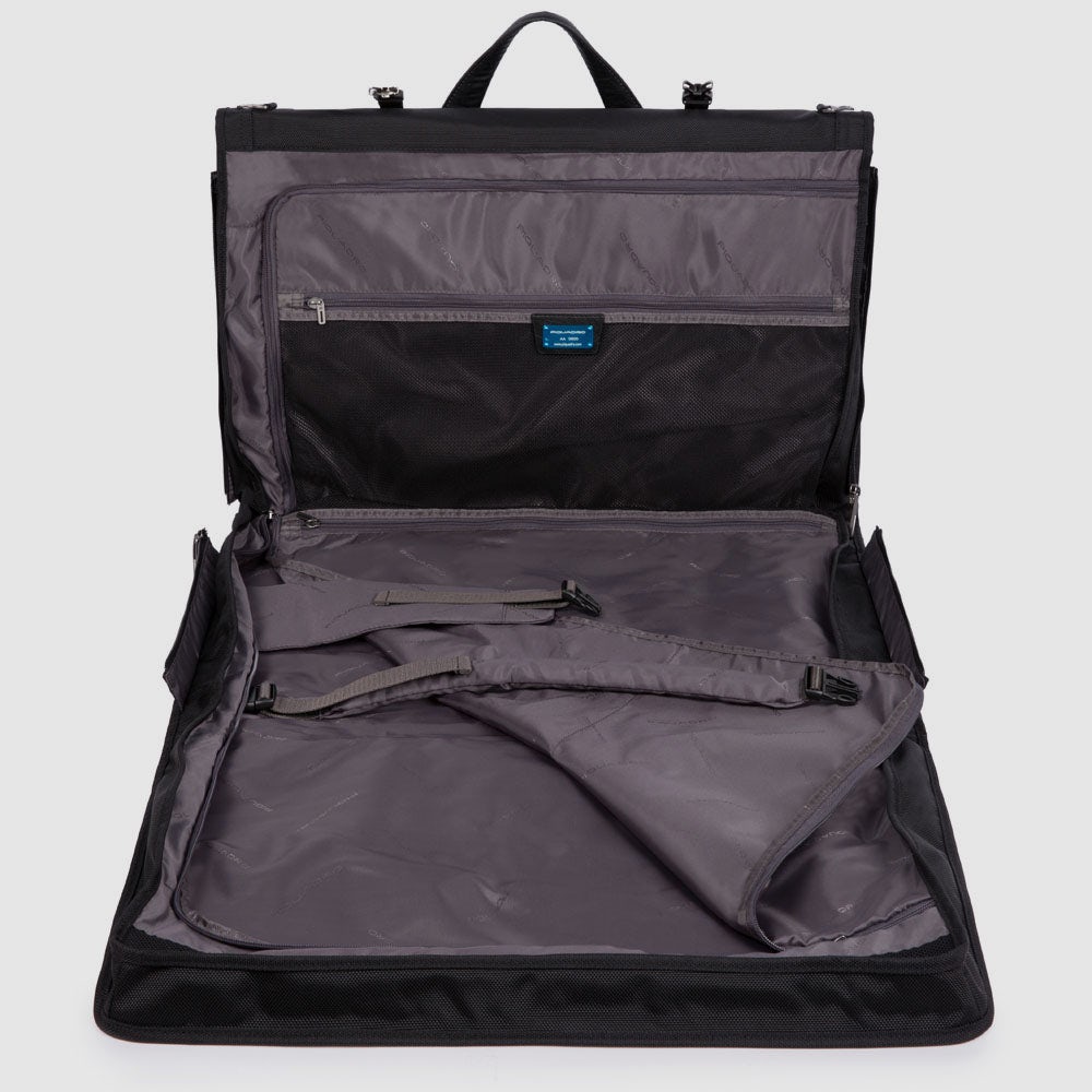 Folding garment bag in recycled textile