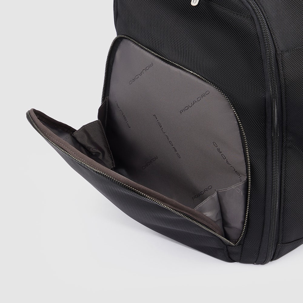 Hanging garment duffel bag in recycled textile