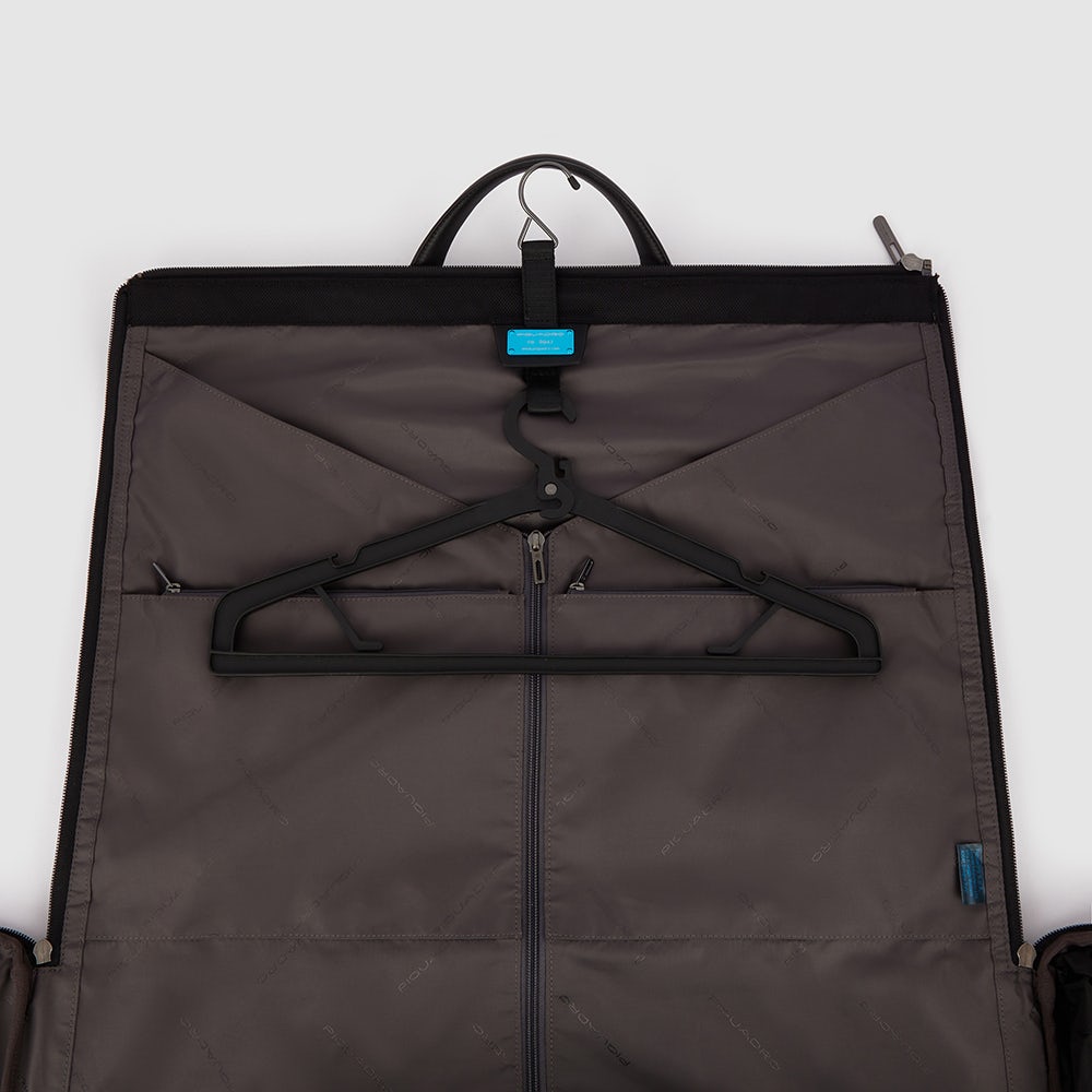 Hanging garment duffel bag in recycled textile - 10