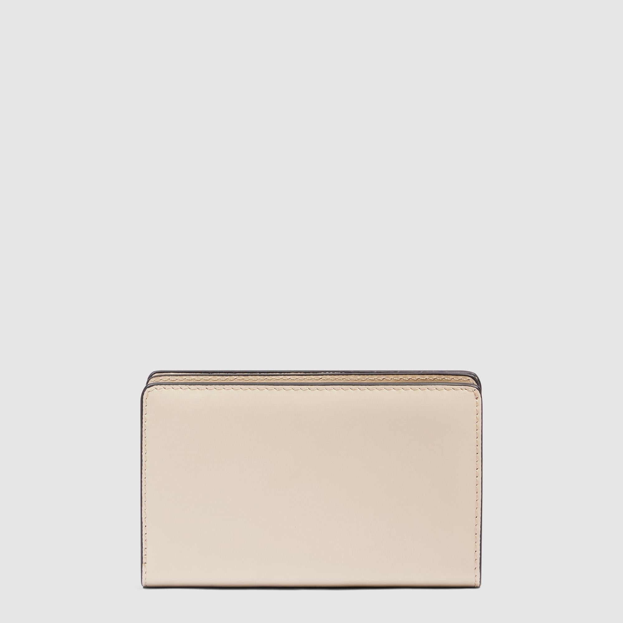 Women’s bifold wallet