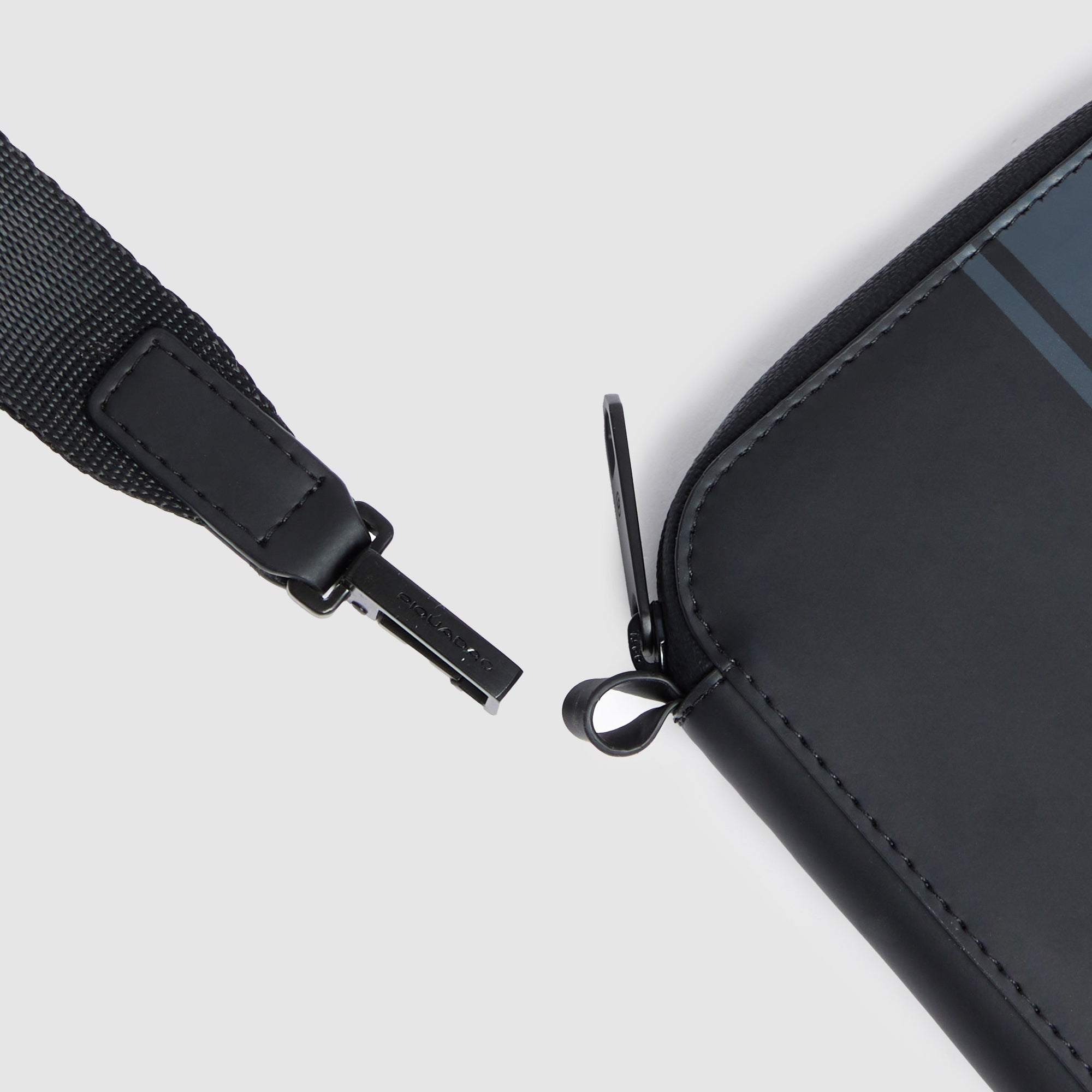 Zip-around passport holder "Piquadro x Ducati"