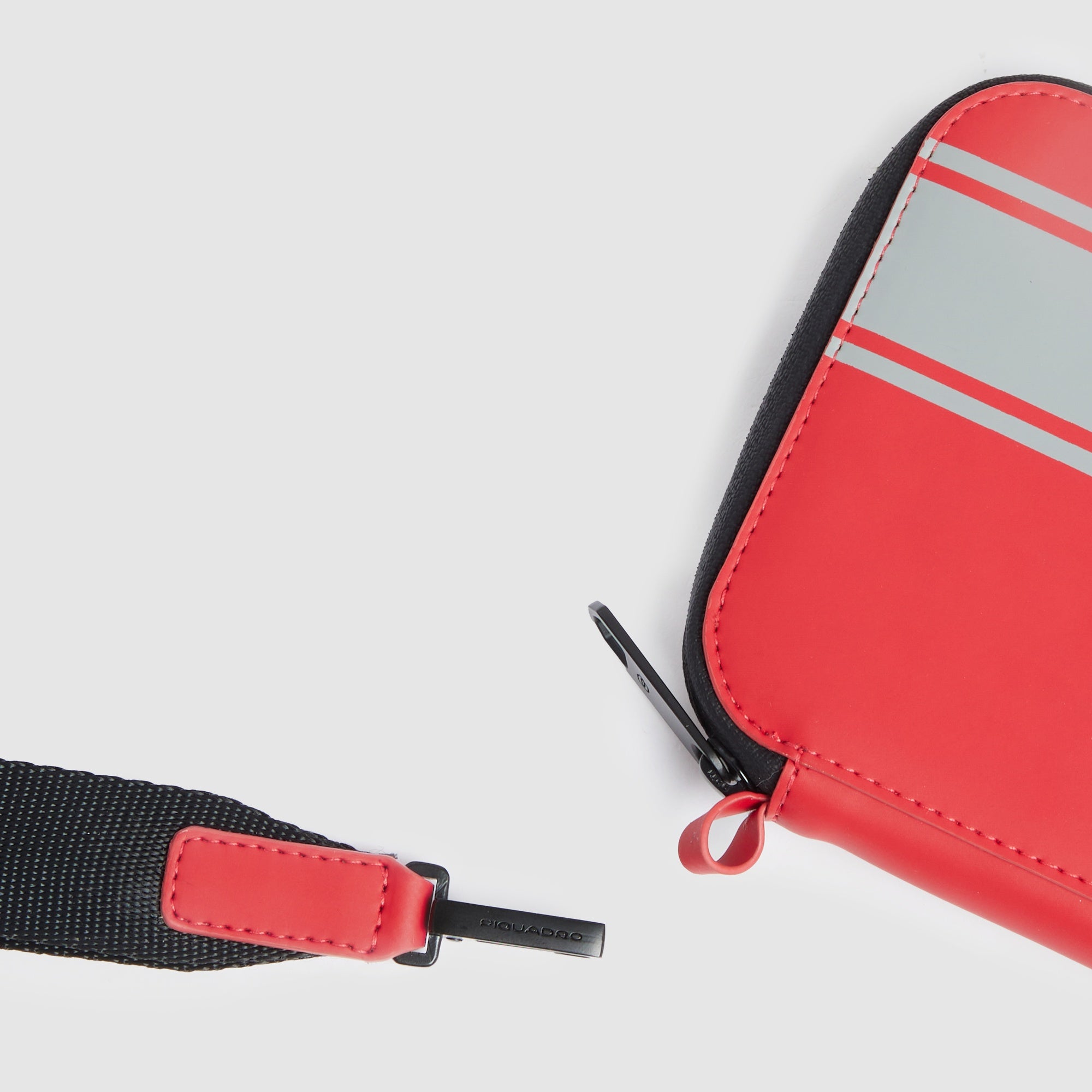 Zip-around passport holder "Piquadro x Ducati" - 4