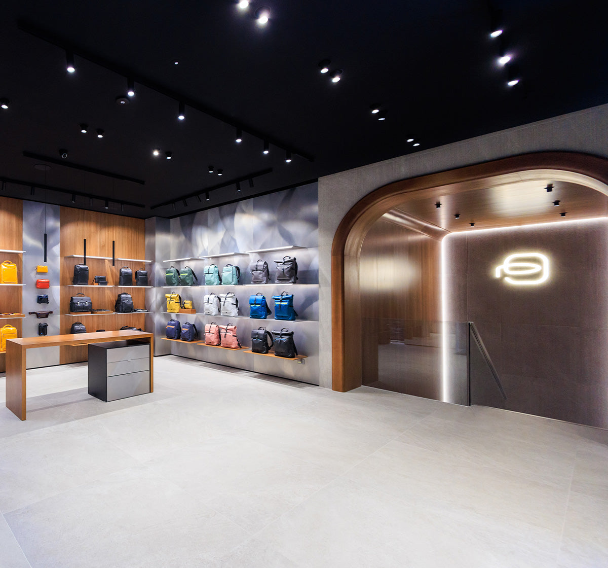 Piquadro Corso Matteotti Flagship Store interiors